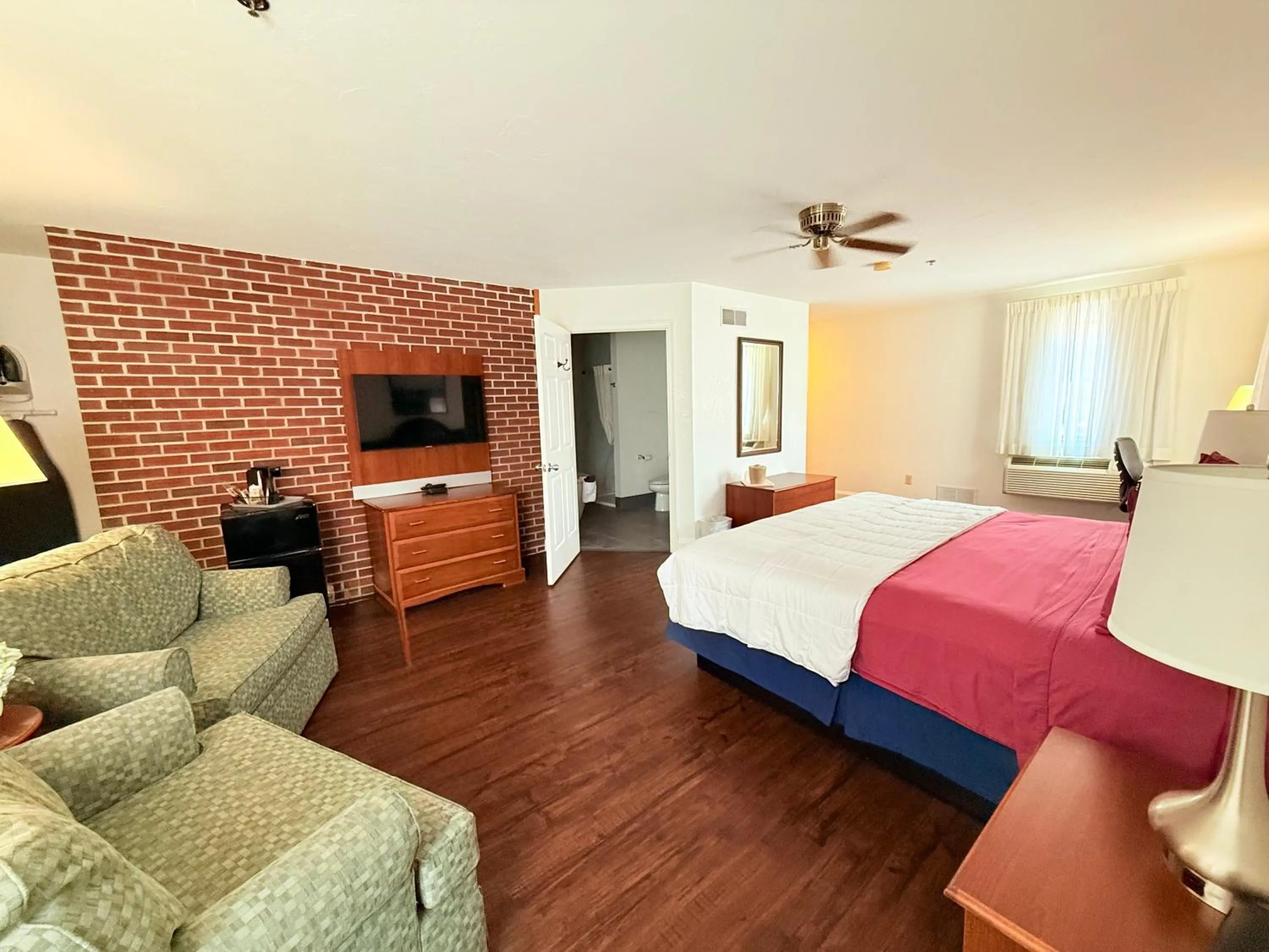 Super King in Inn at Cemetery Hill