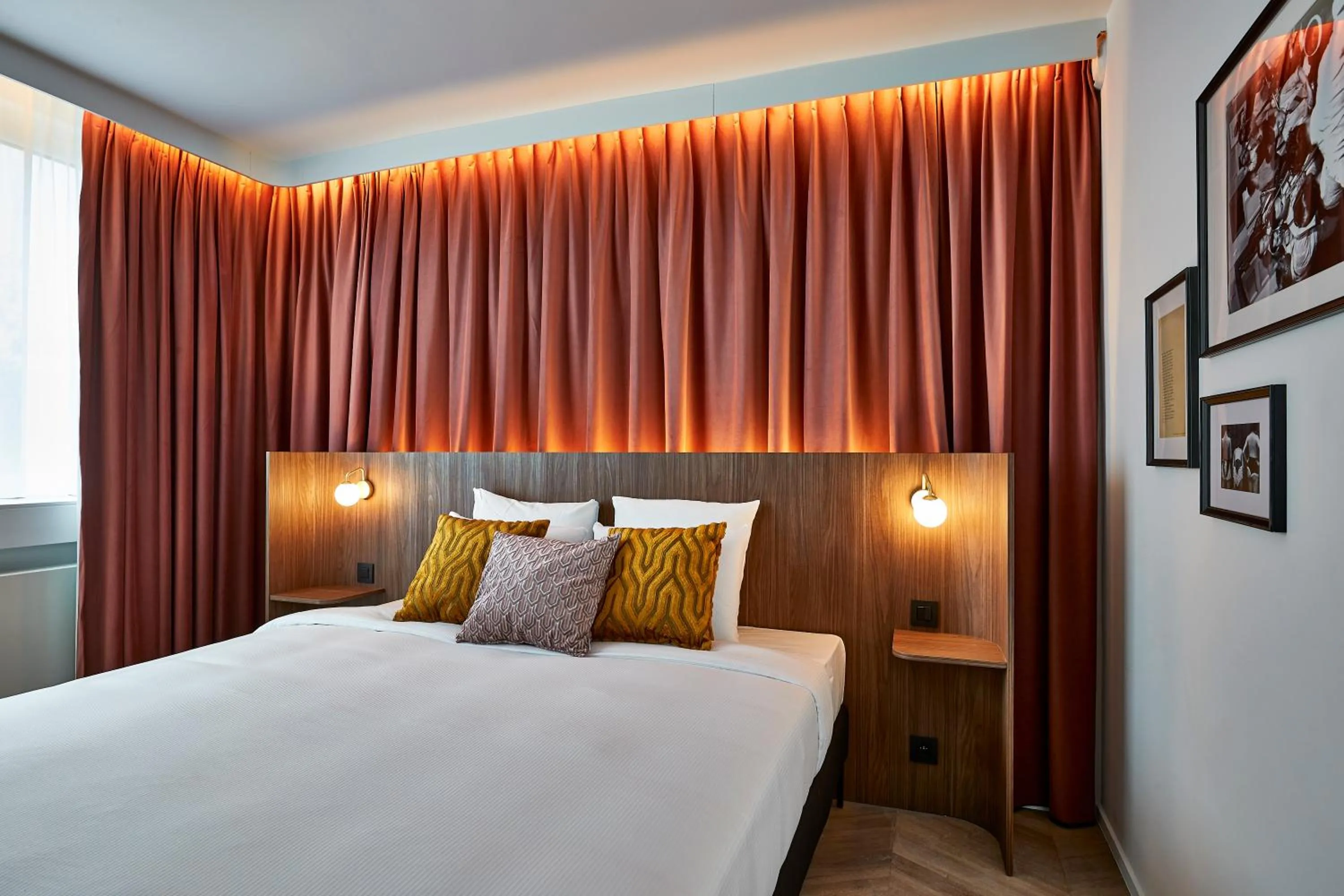 Deluxe Double Room with Balcony in The Scott Hotel Brussels