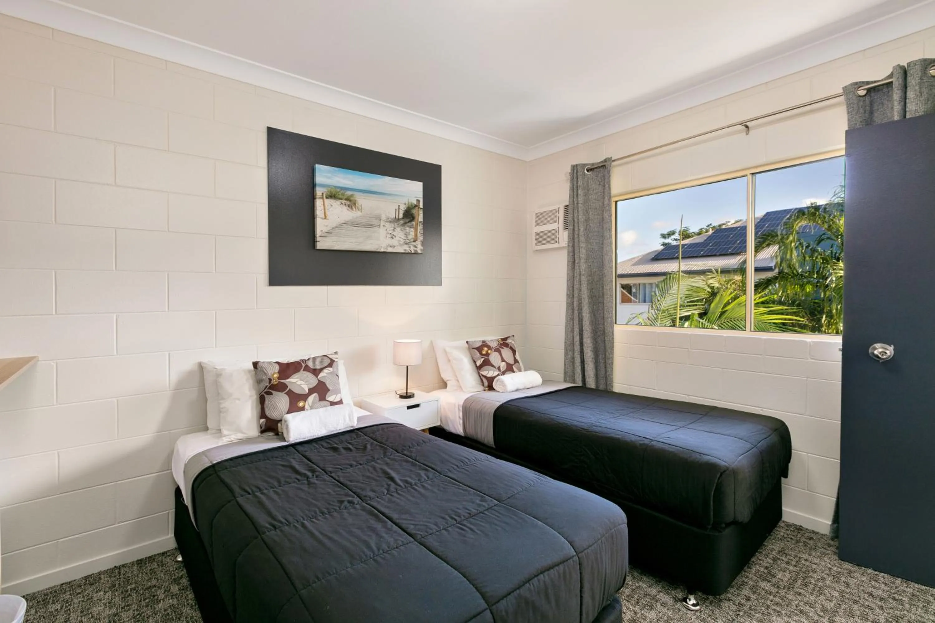 Family Room (1 King & 2 Singles) in Cairns Queens Court