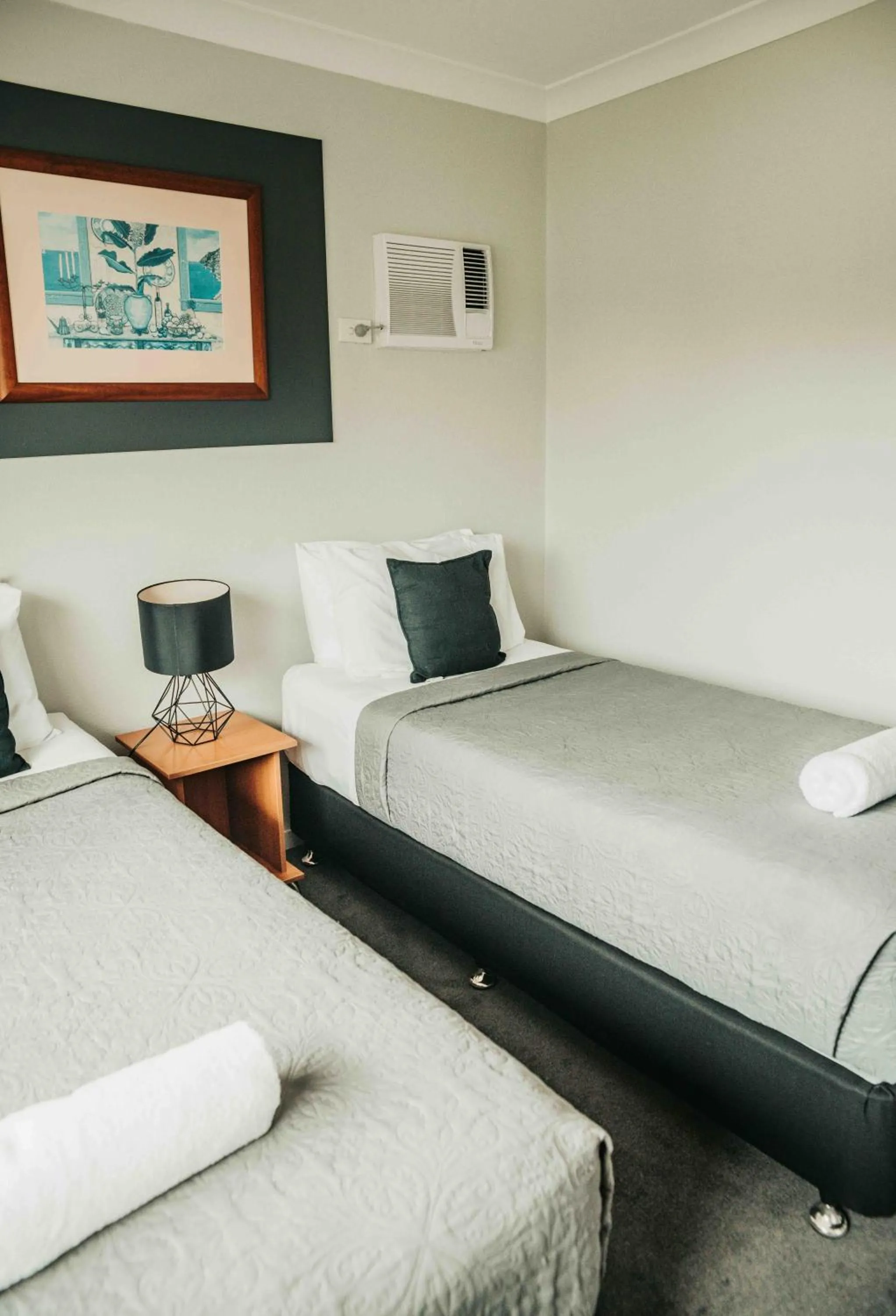 Standard Twin Room in Cairns Queens Court