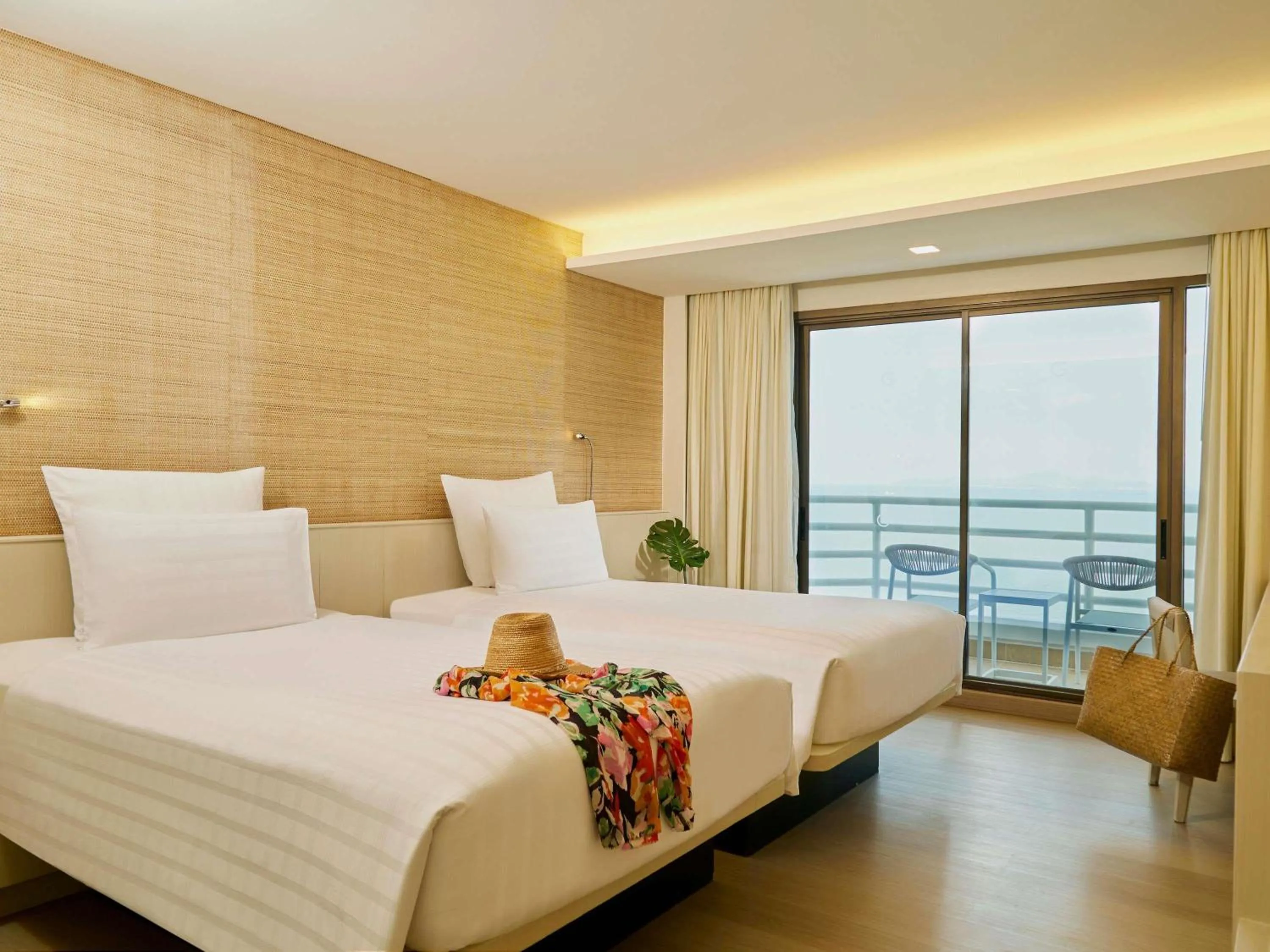 Executive Twin Room with Lounge Access and Sea View in Pullman Pattaya Hotel G