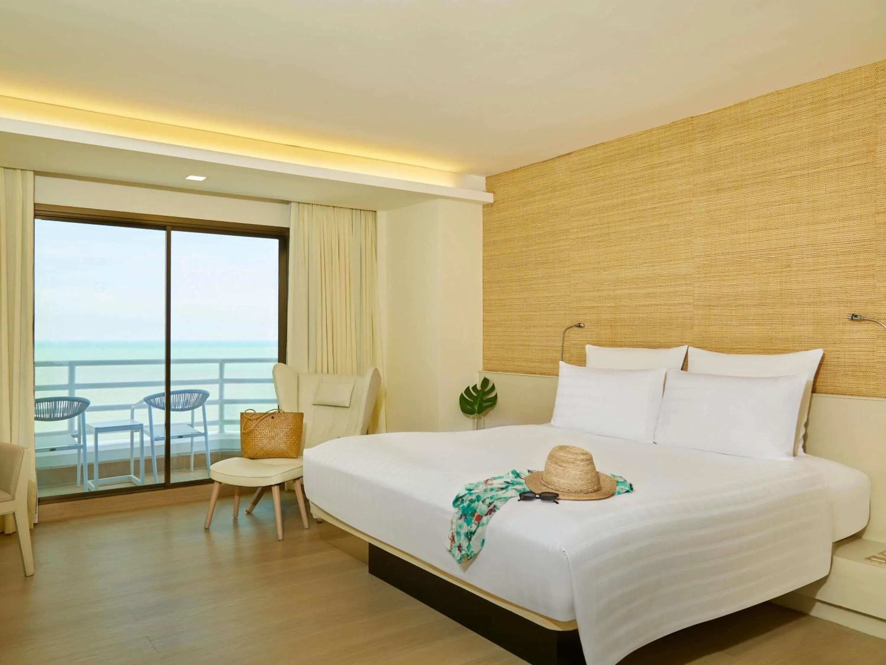 Executive King Room with Lounge Access and Sea View in Pullman Pattaya Hotel G