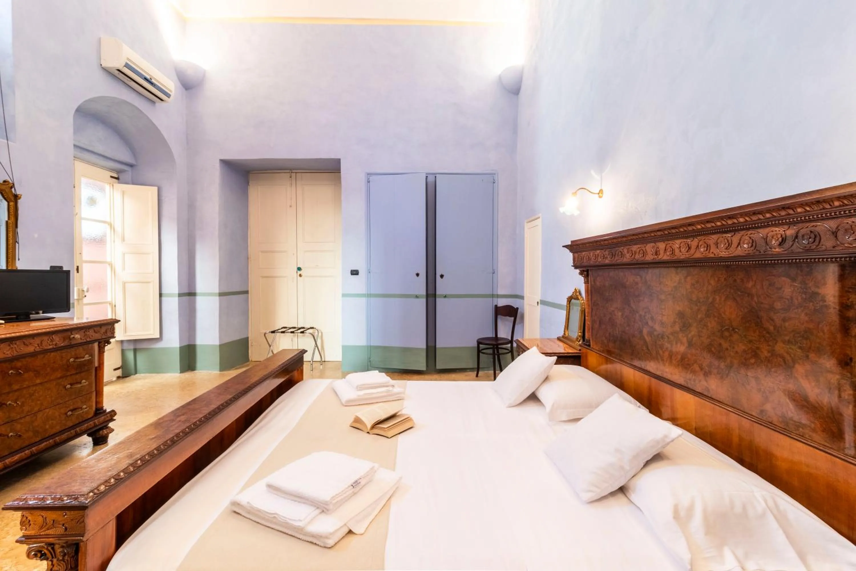 Double Room with Private External Bathroom in Palazzo Insula