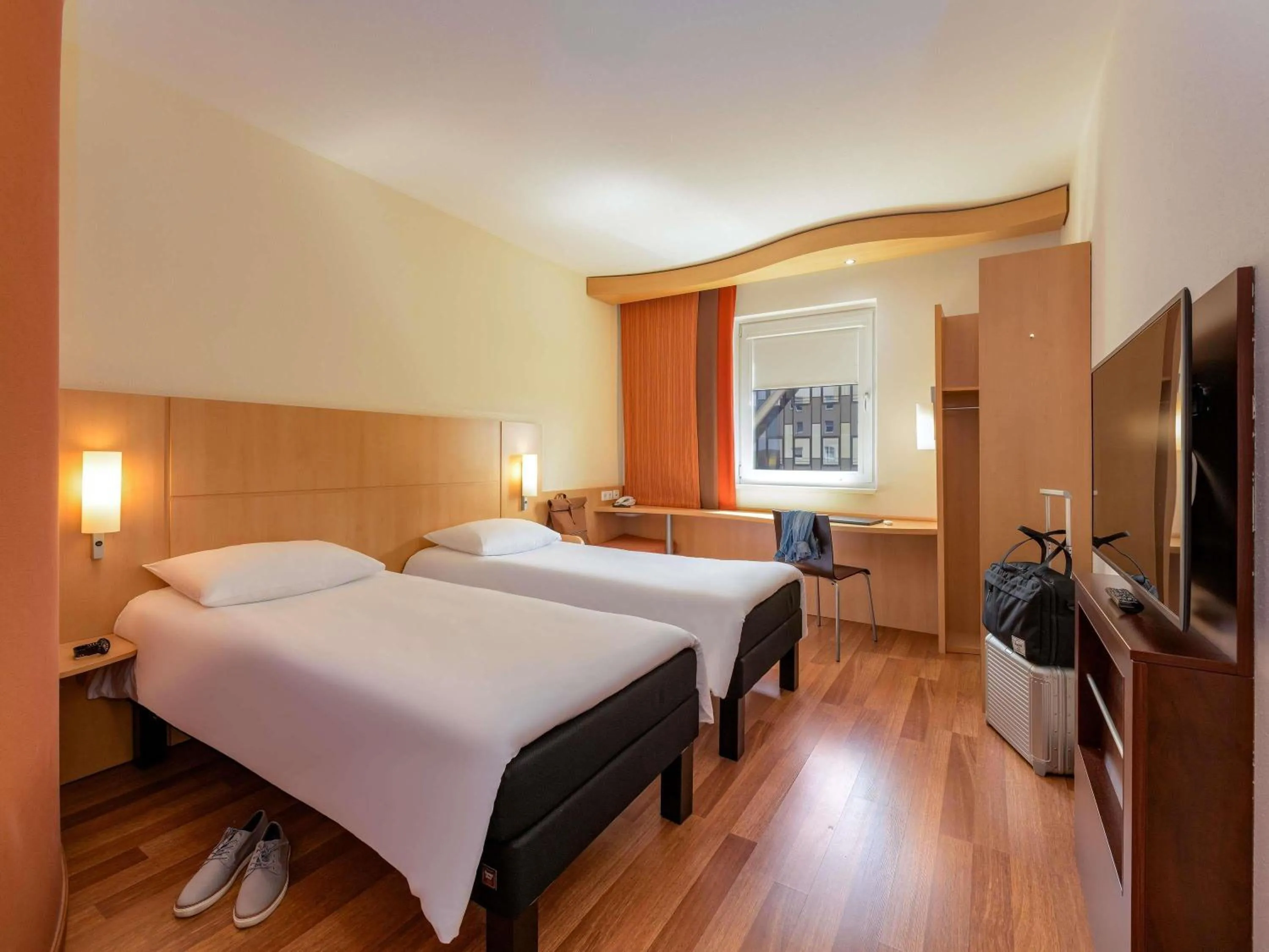 Standard Twin Room in ibis Stuttgart Airport Messe
