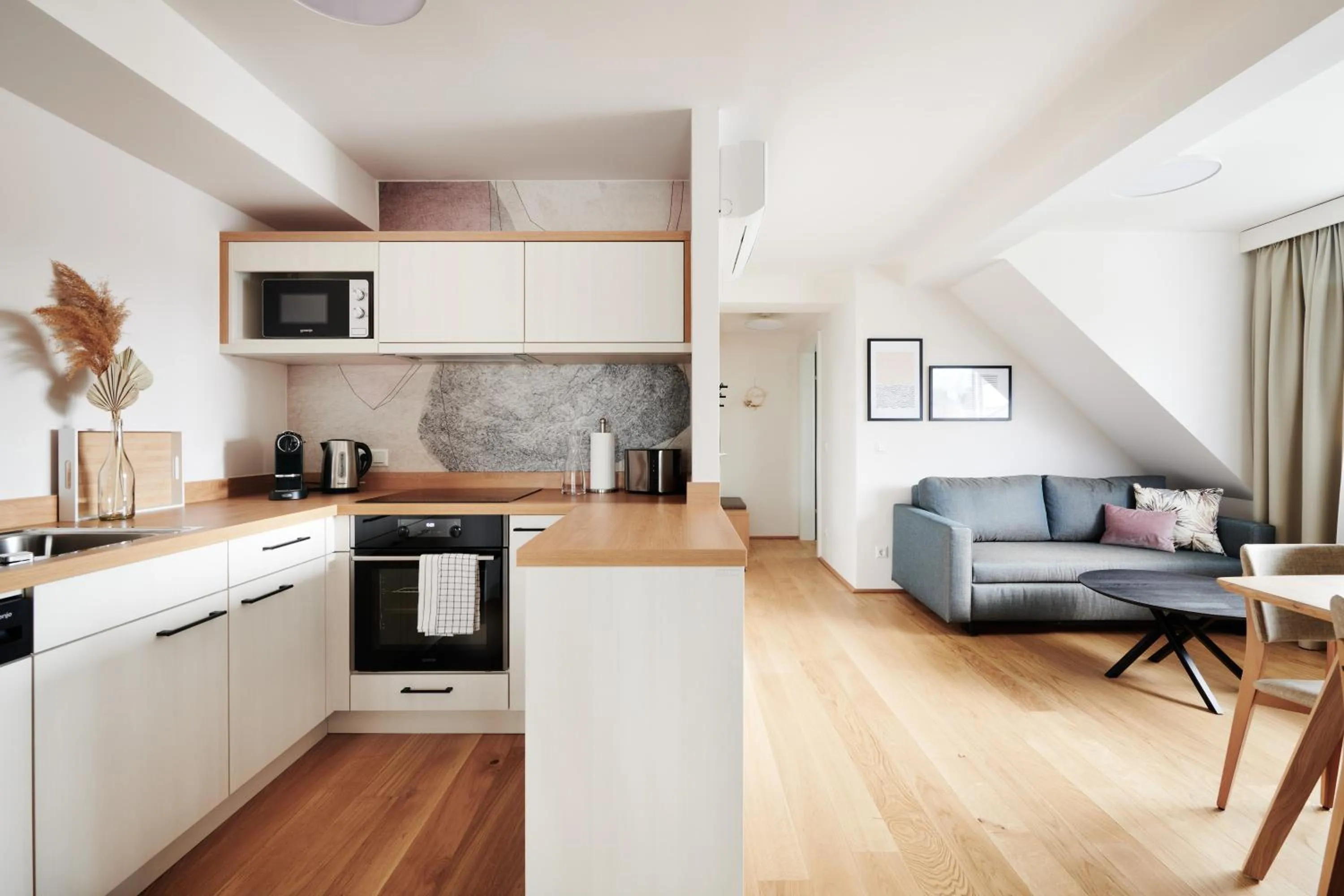 Two-Bedroom Apartment with Air Condition in HOMEBOUND APARTMENTS Salzburg City I - contactless check-in
