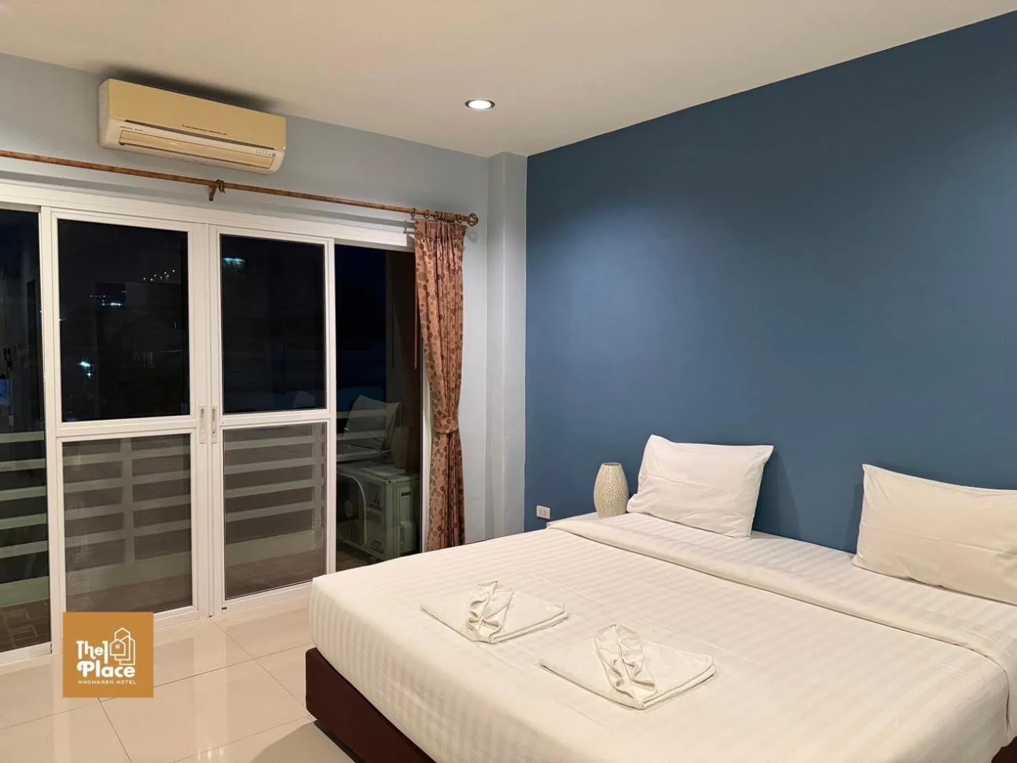 อพาร์ตเมนต์เตียงใหญ่ in The1place