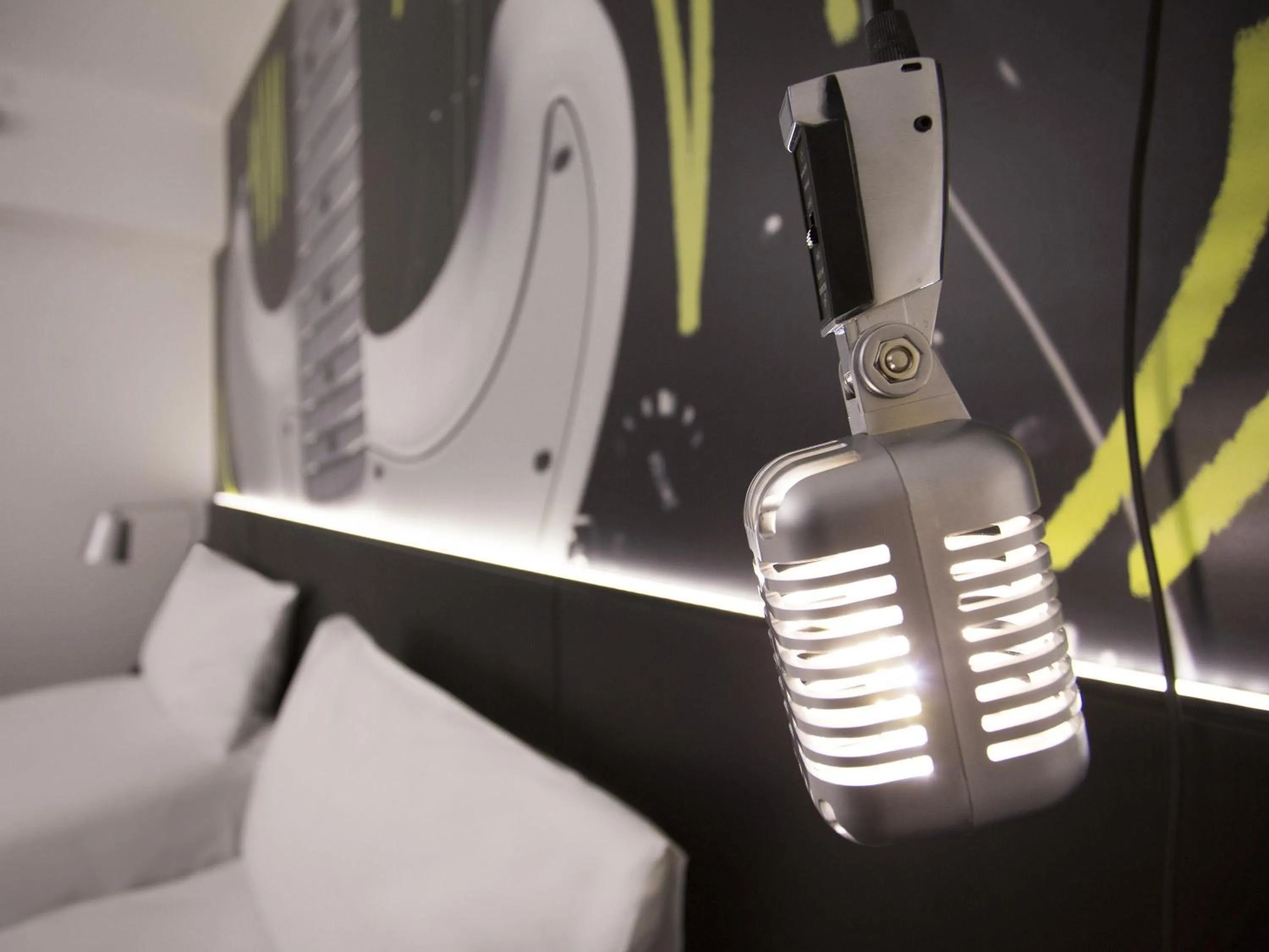 Standard Twin Room in ibis Styles Taubate