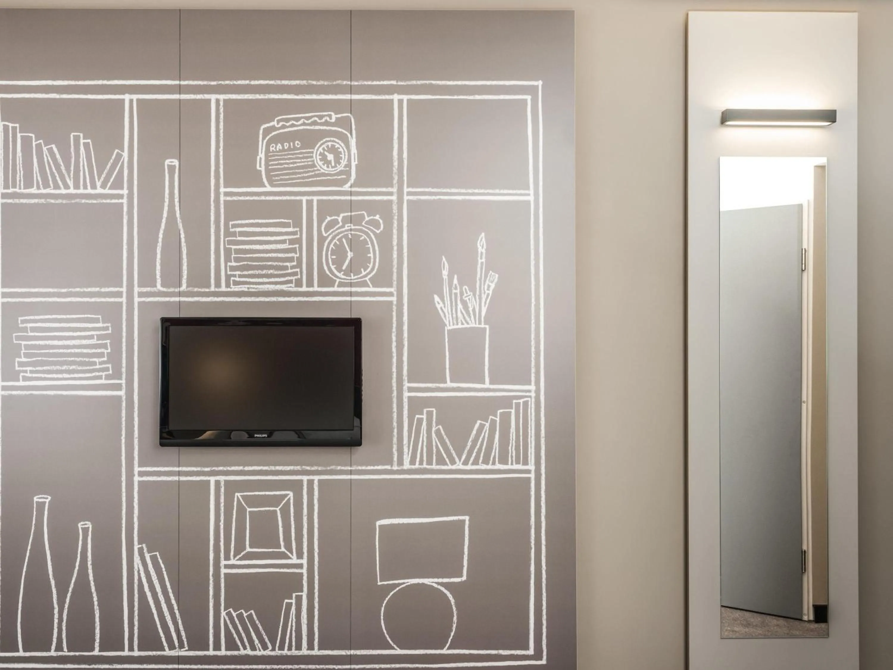 Standard Twin Room in ibis Melun