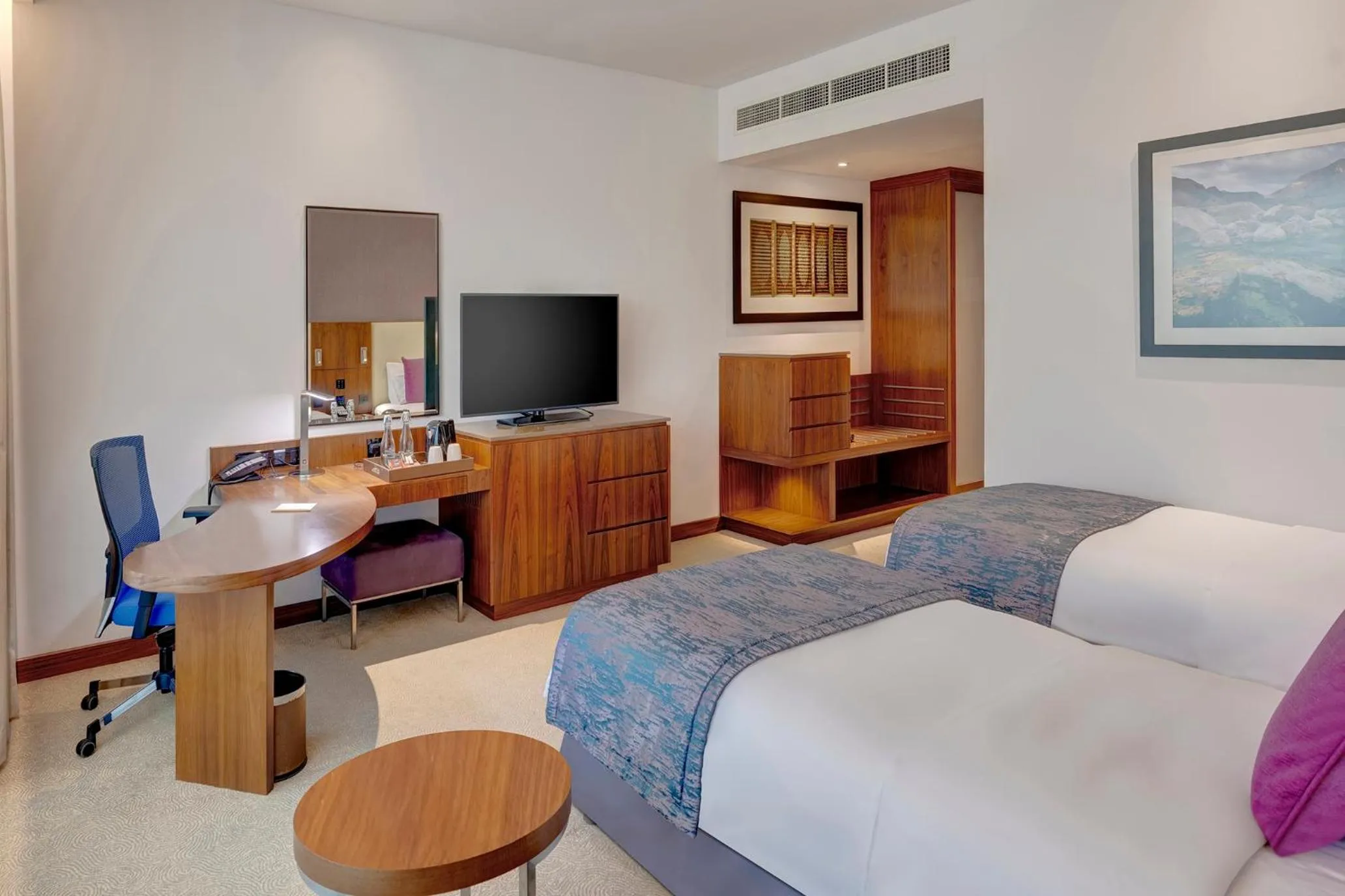 Premium Twin Room with Mountain View and Lounge Access in Crowne Plaza Muscat OCEC by IHG