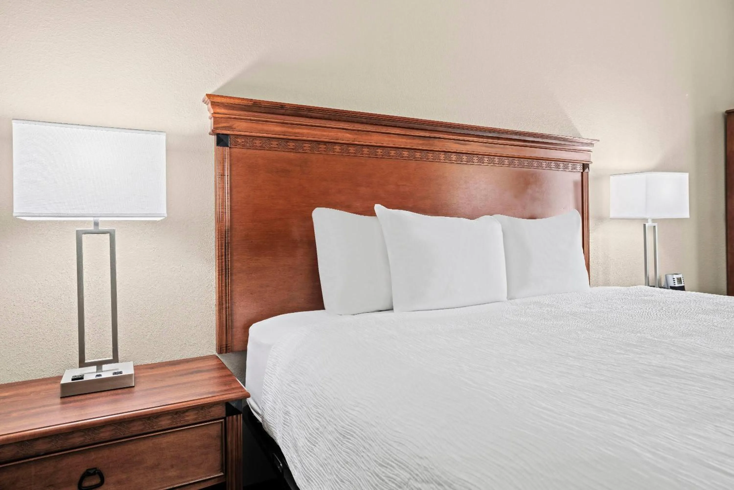 Deluxe King Room - Disability Access/Non-Smoking in Baymont by Wyndham Madisonville