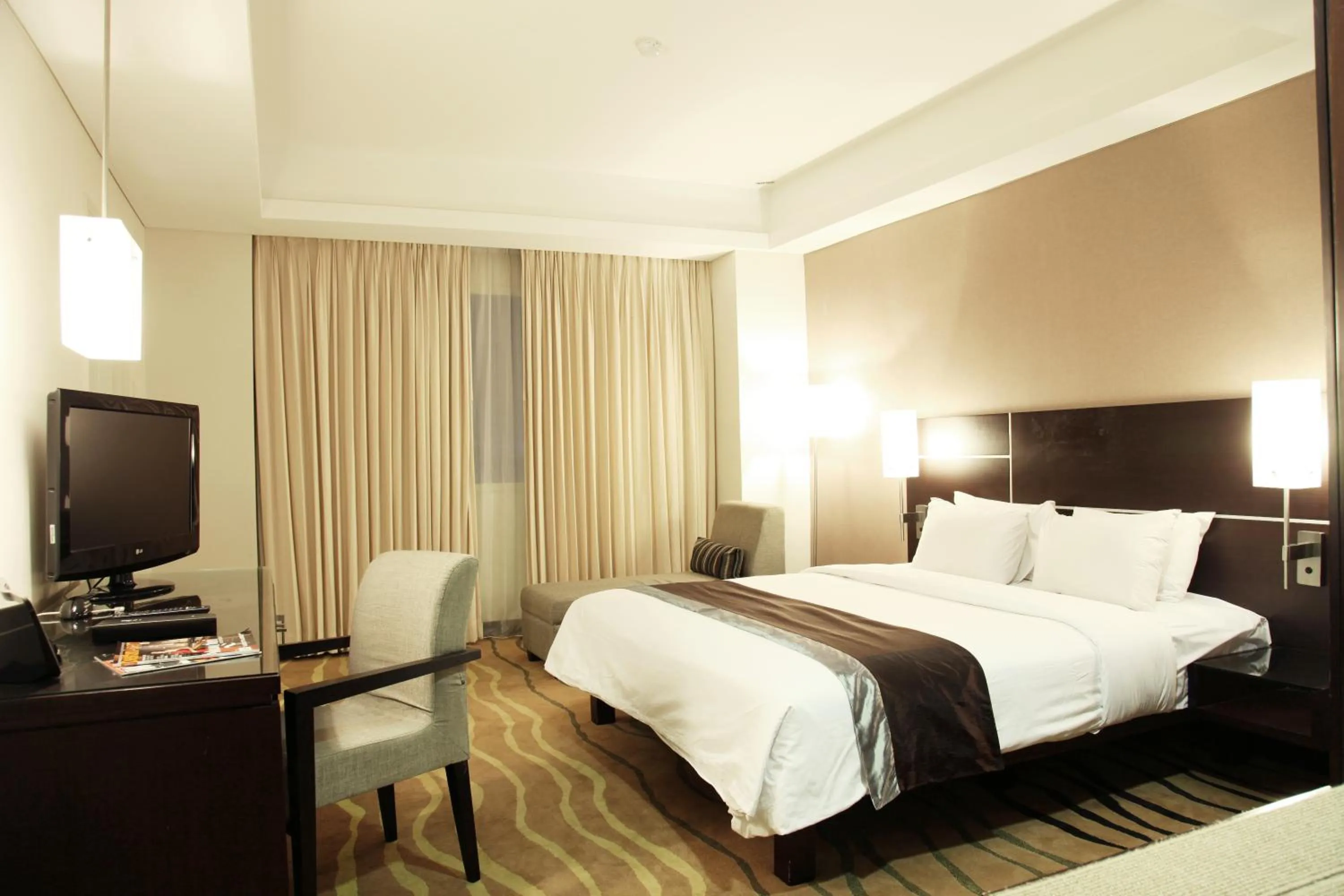 Executive Floor Superior Room in Java Paragon Hotel & Residences