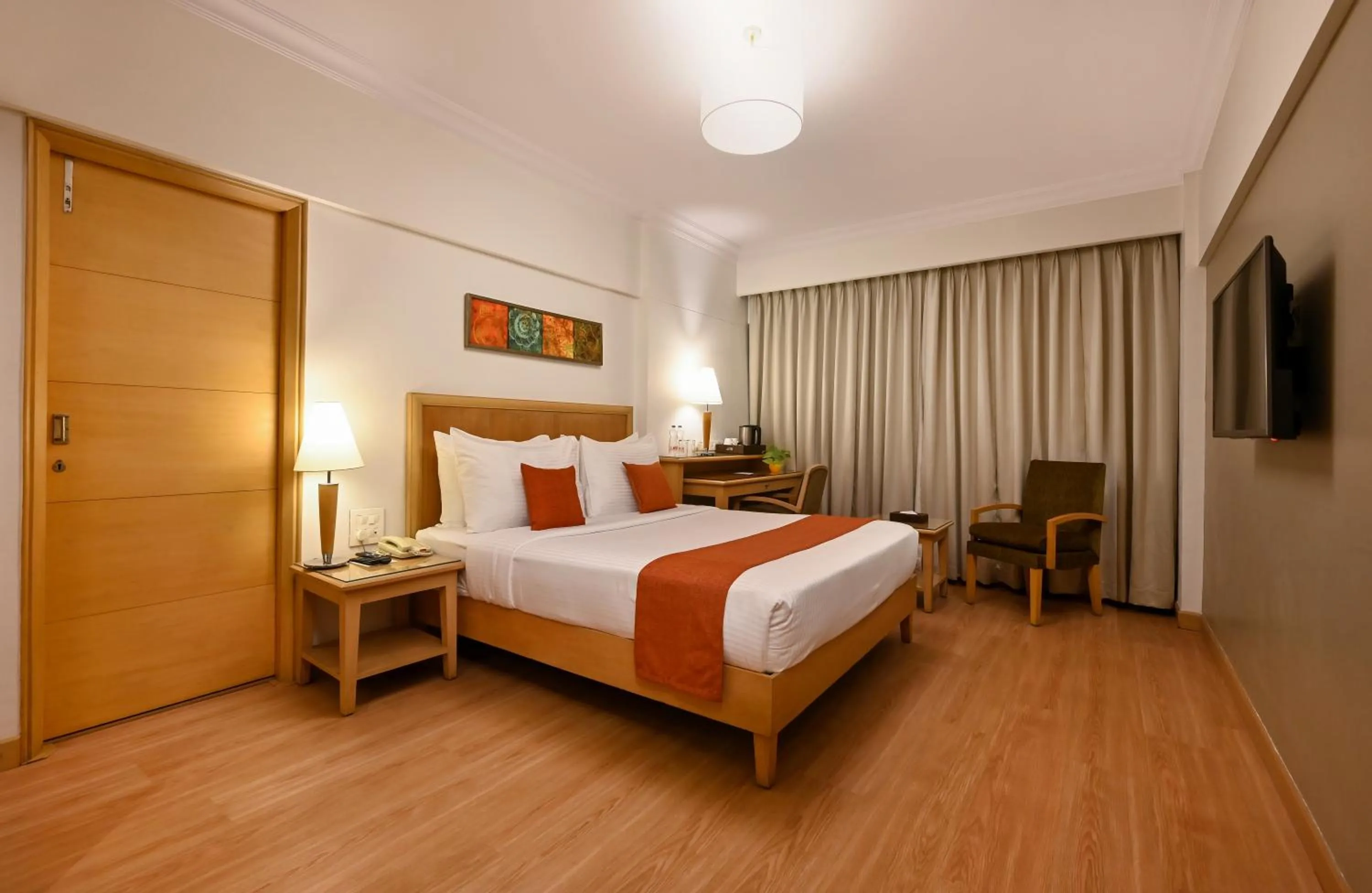 Deluxe Double Room with Complimentary Welcome Drink and 20% discount on Food and soft Beverages. - single occupancy in Fariyas Hotel Mumbai , Colaba