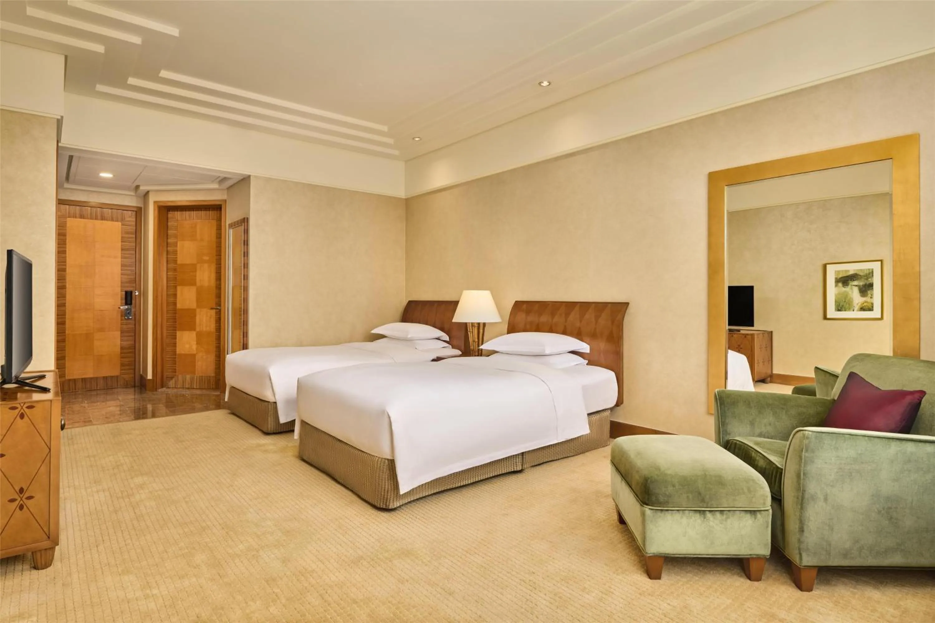 Deluxe Twin Room with City View in Hilton Chongqing