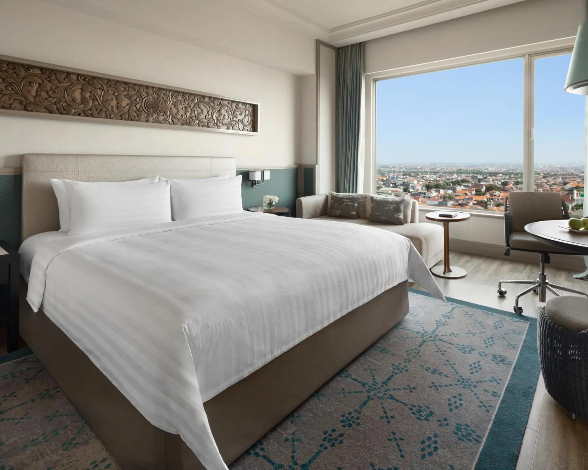 Horizon Deluxe King Room in Shangri-la Surabaya