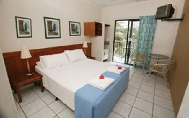Colonial Queen Suite in Bohemia Resort Cairns