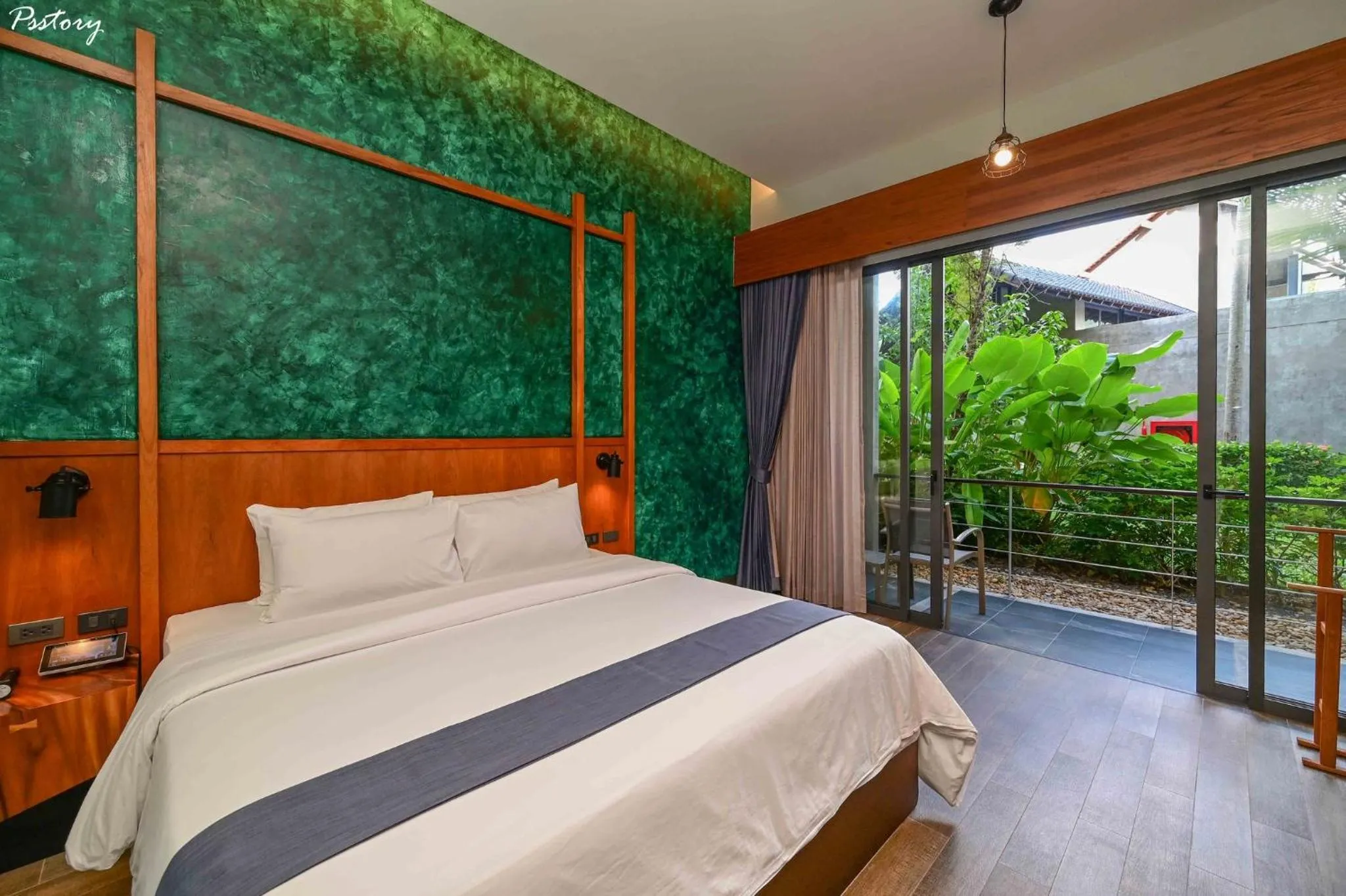 Premier Deluxe Garden View with Balcony in R-Mar Resort and Spa Patong, Phuket