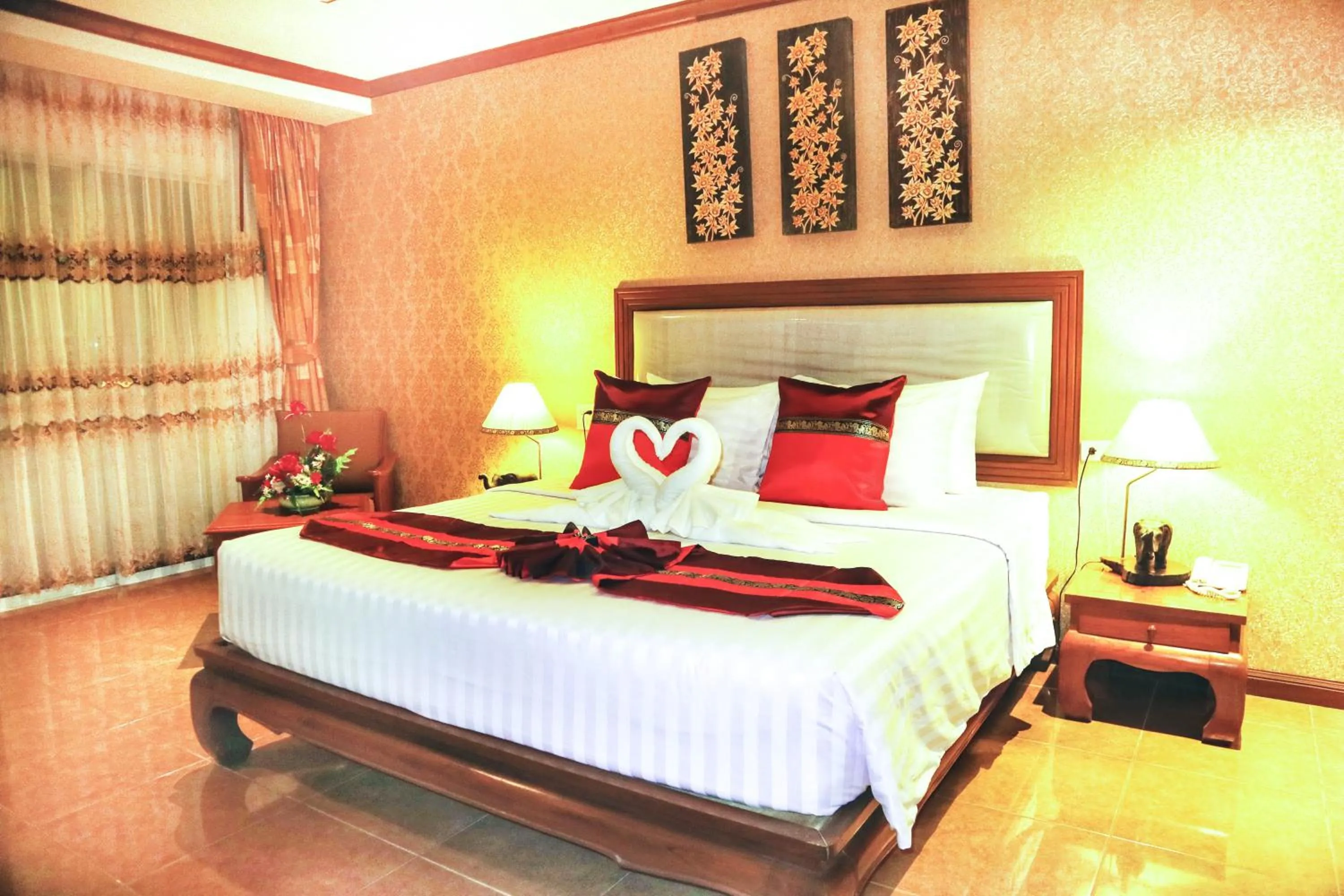 Deluxe Double Room in Aiyaree Place Hotel SHA PLUS