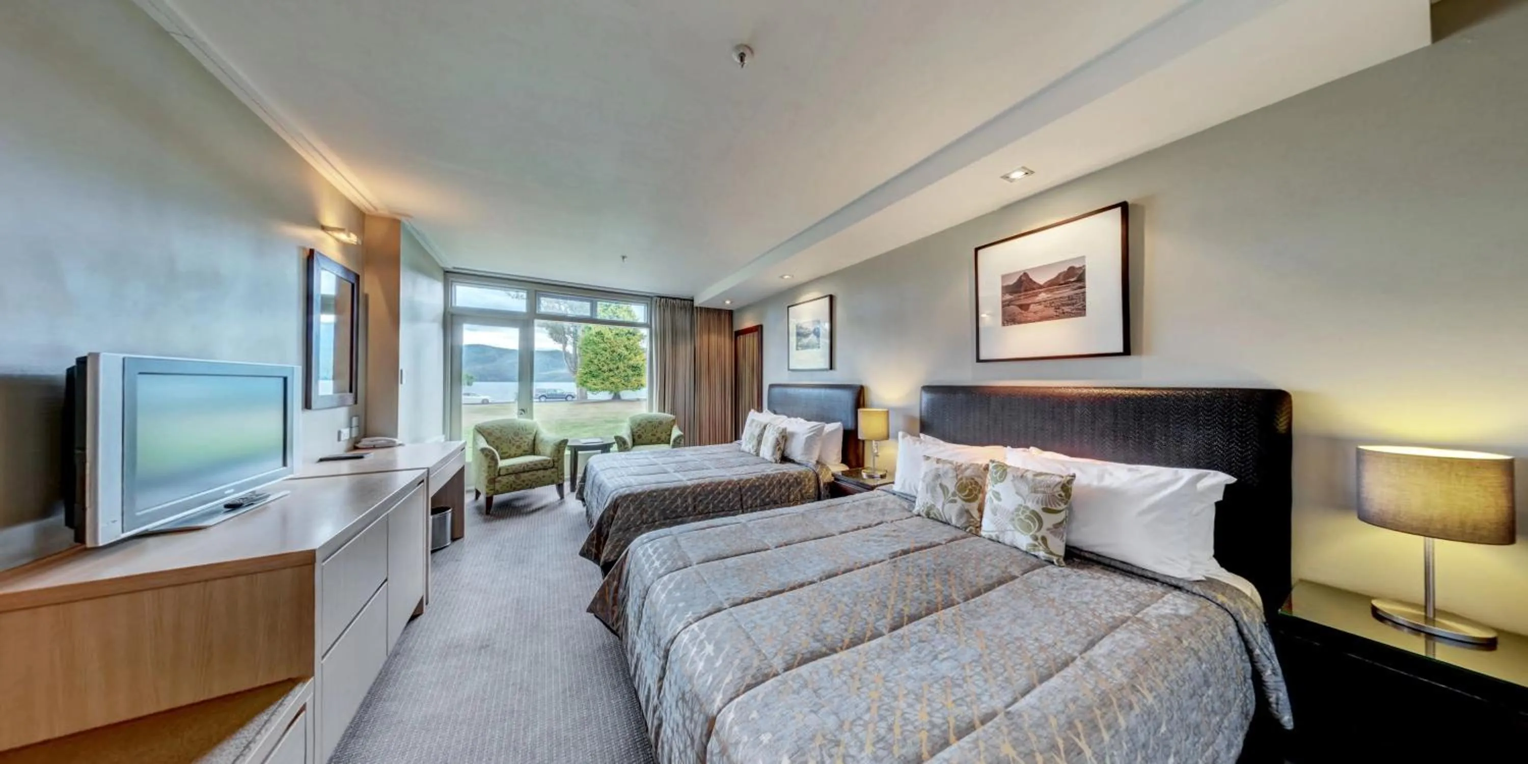 Double Room with Lake View in Distinction Te Anau Hotel & Villas