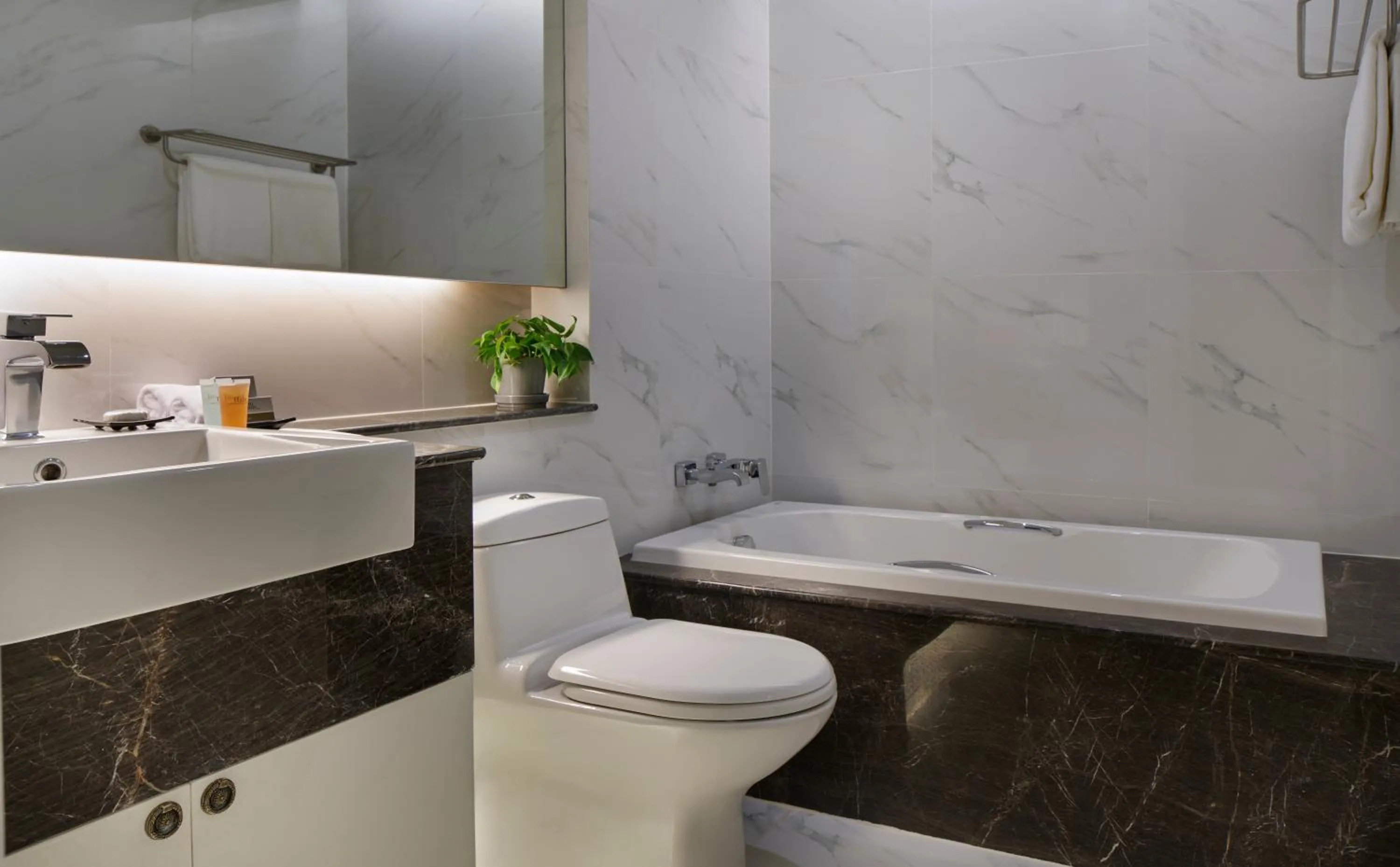 One-Bedroom Platinum Suite in Bliston Suwan Park View