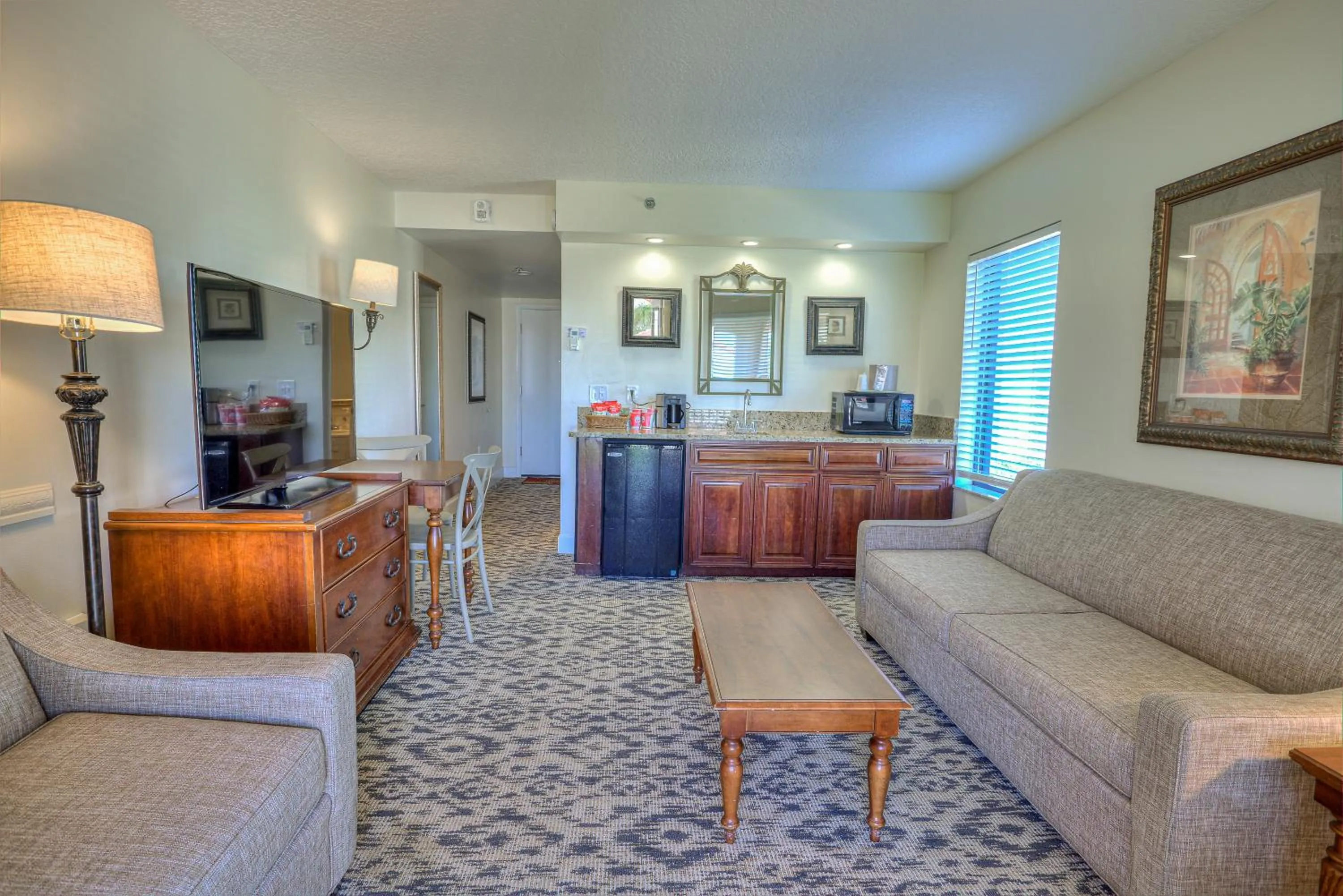 Two Story Townhouse Style King Suite - Jacuzzi in La Fiesta Ocean Inn & Suites