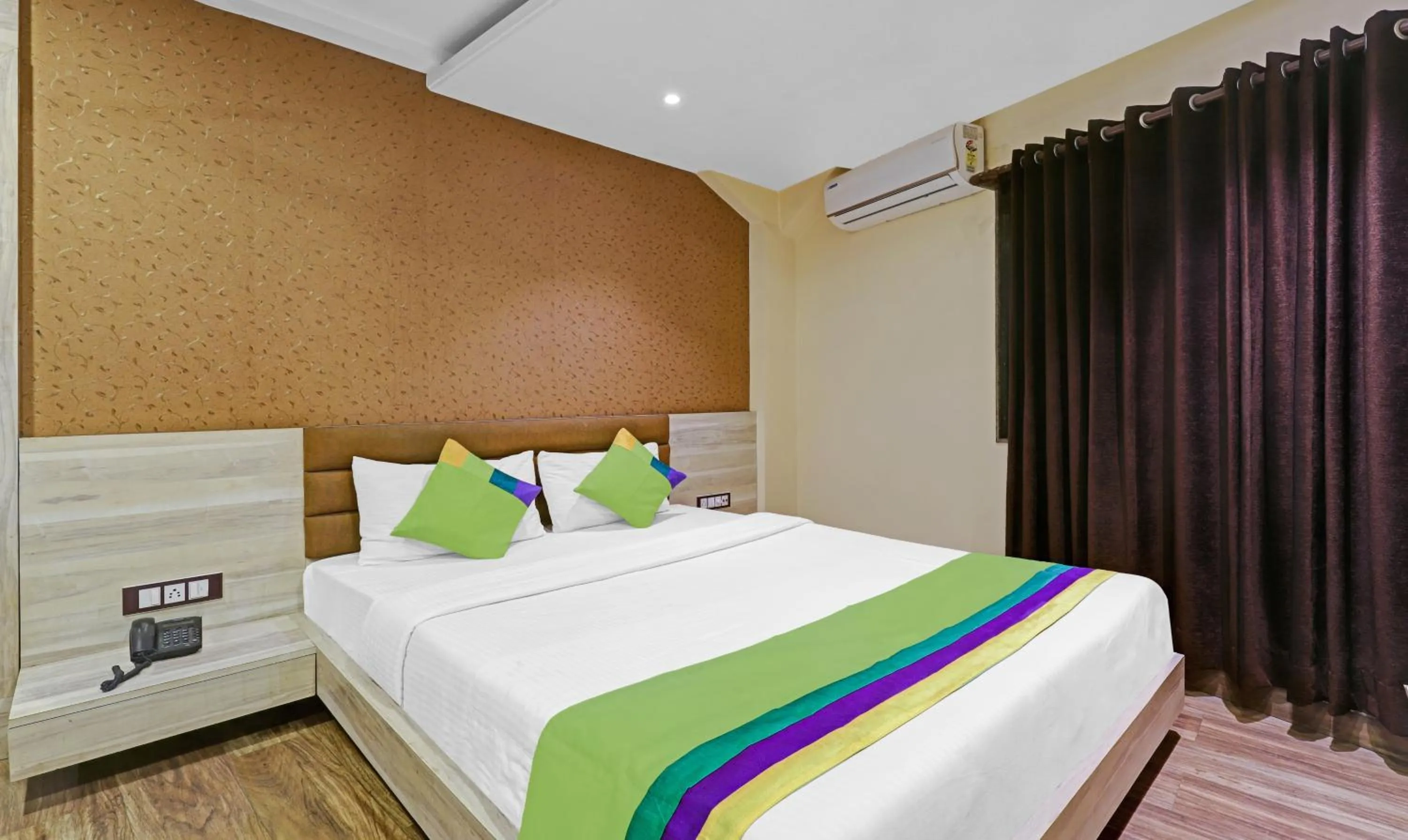 Deluxe Double Room - single occupancy in Treebo Apollo