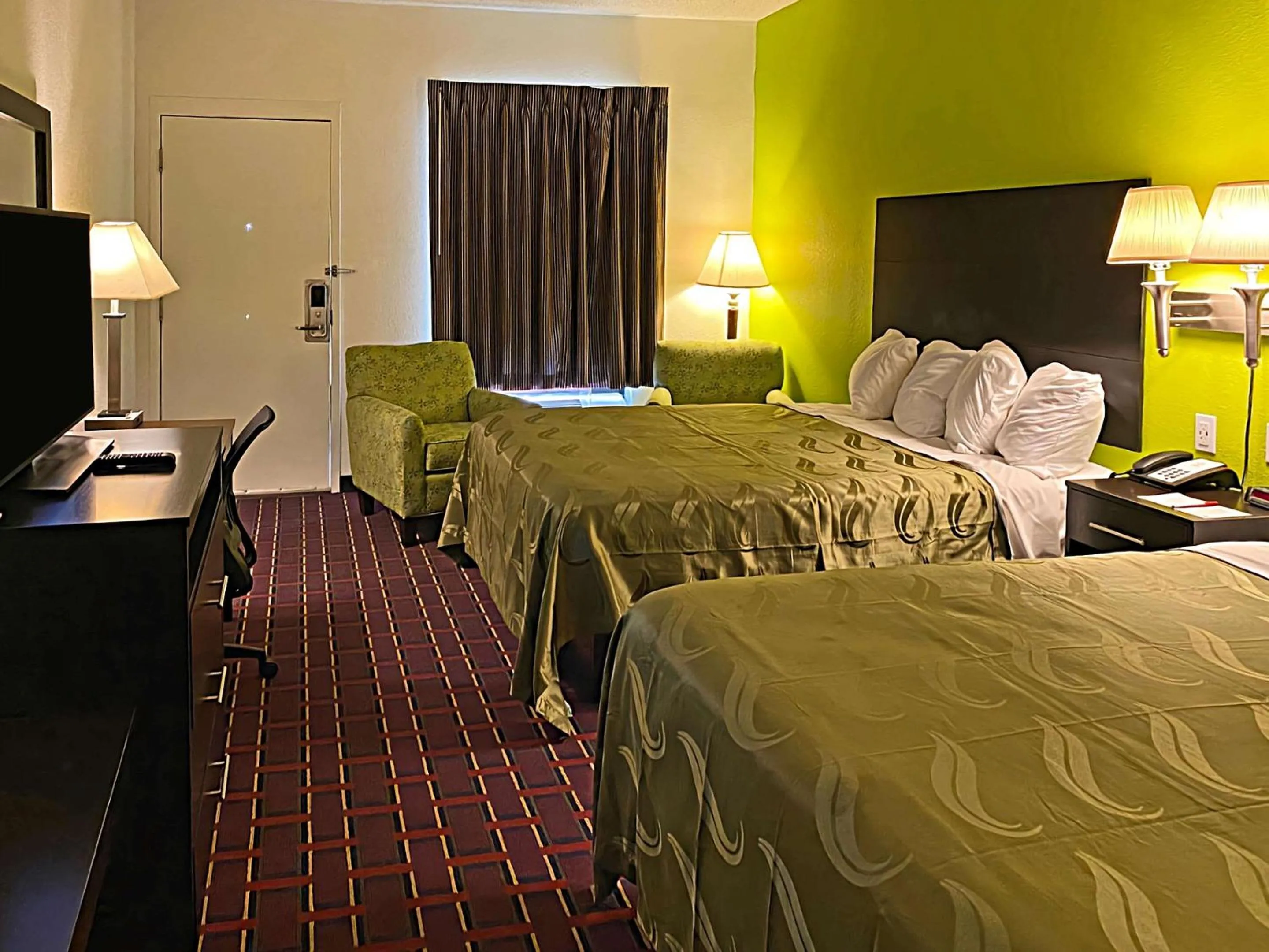 Queen Room with Two Queen Beds - Smoking in Quality Inn Henderson I-85