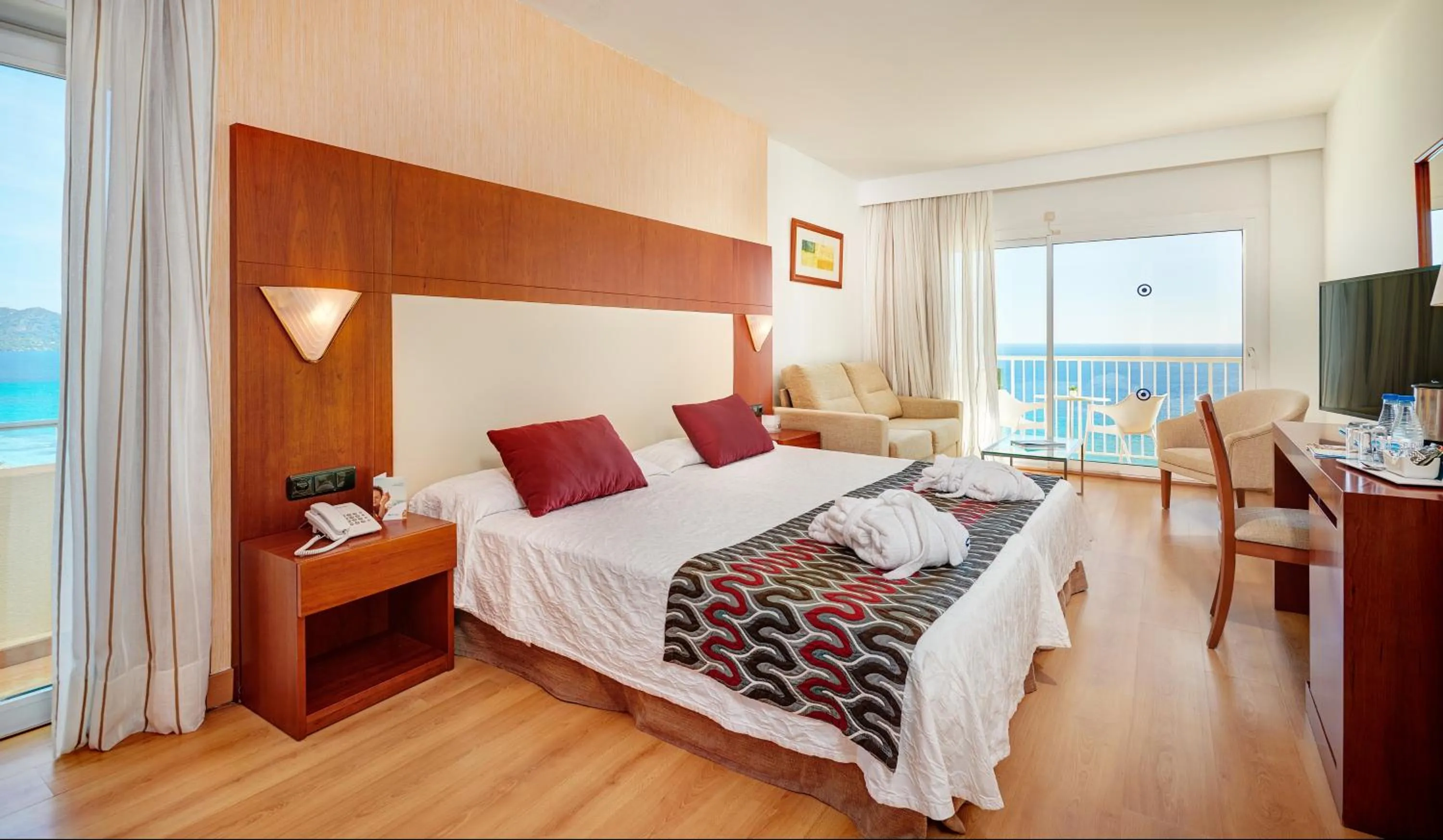 Junior Suite with Sea View in CM Castell de Mar