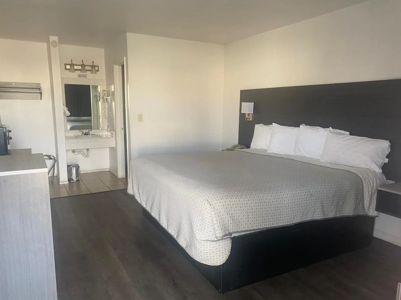 Deluxe King Room - Non-Smoking in Windsor Inn Lake Havasu City