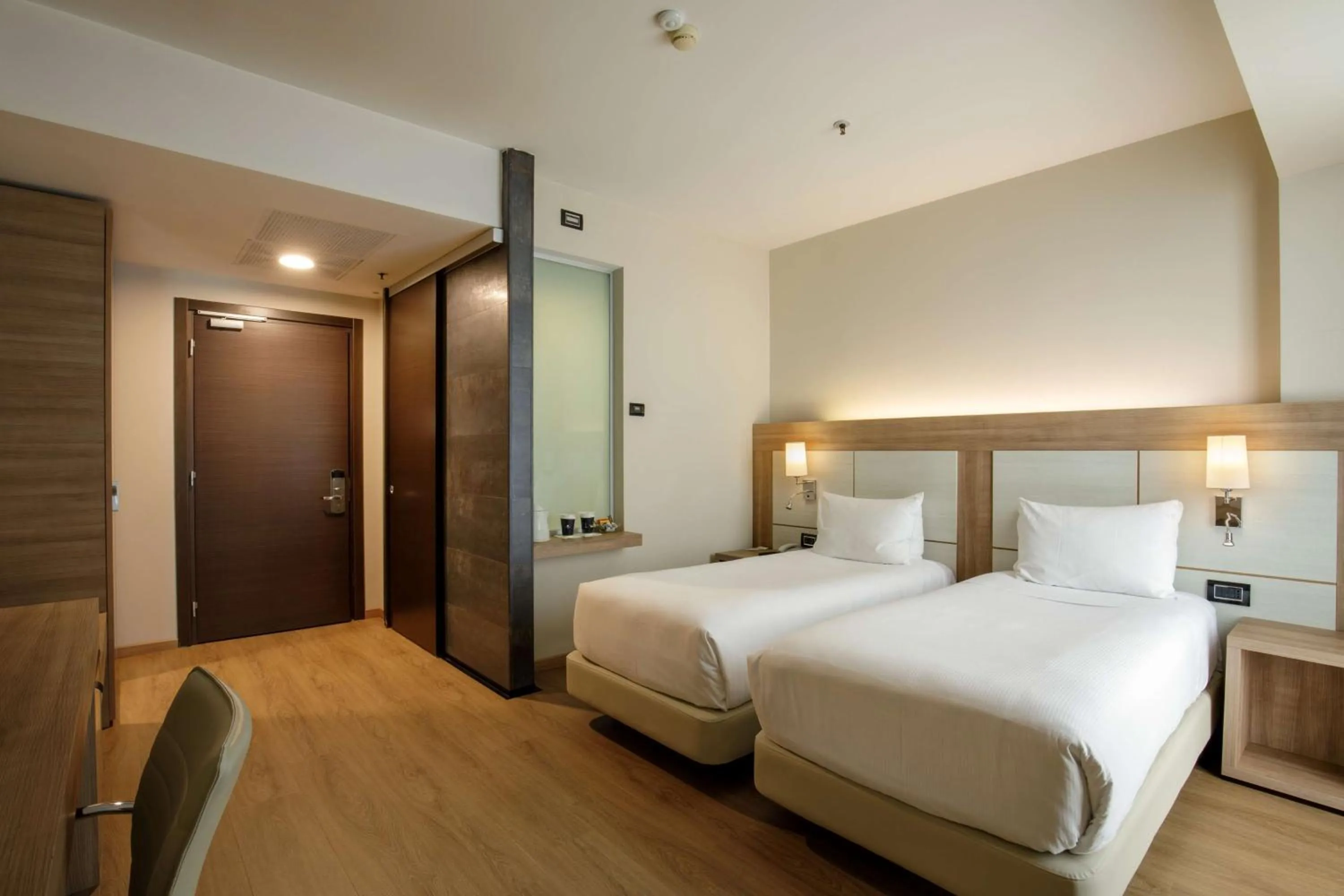 Twin Room - Mobility Access in DoubleTree By Hilton Milan