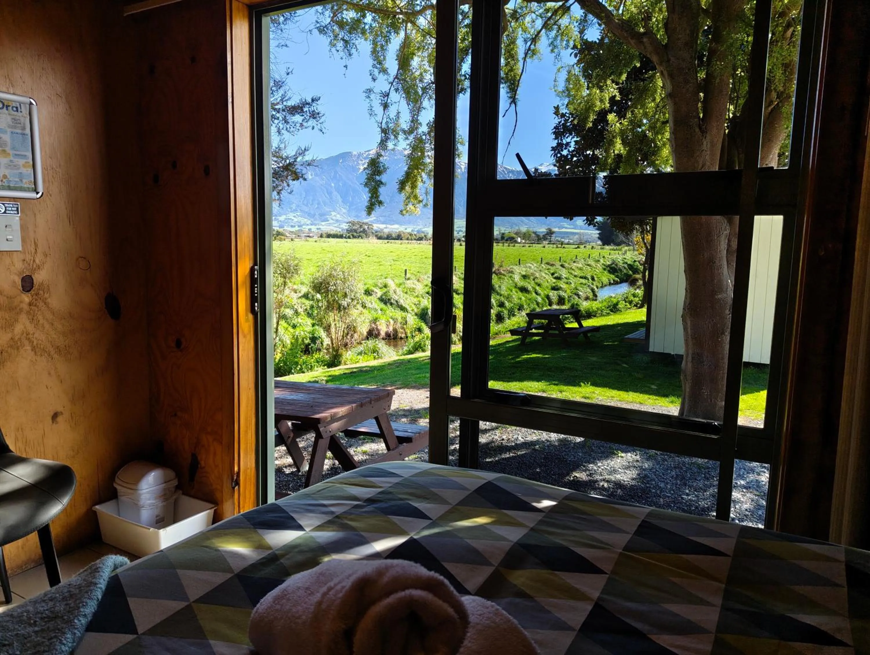 Standard Cabin with Shared Bathroom (2 People) in Alpine-Pacific Holiday Park