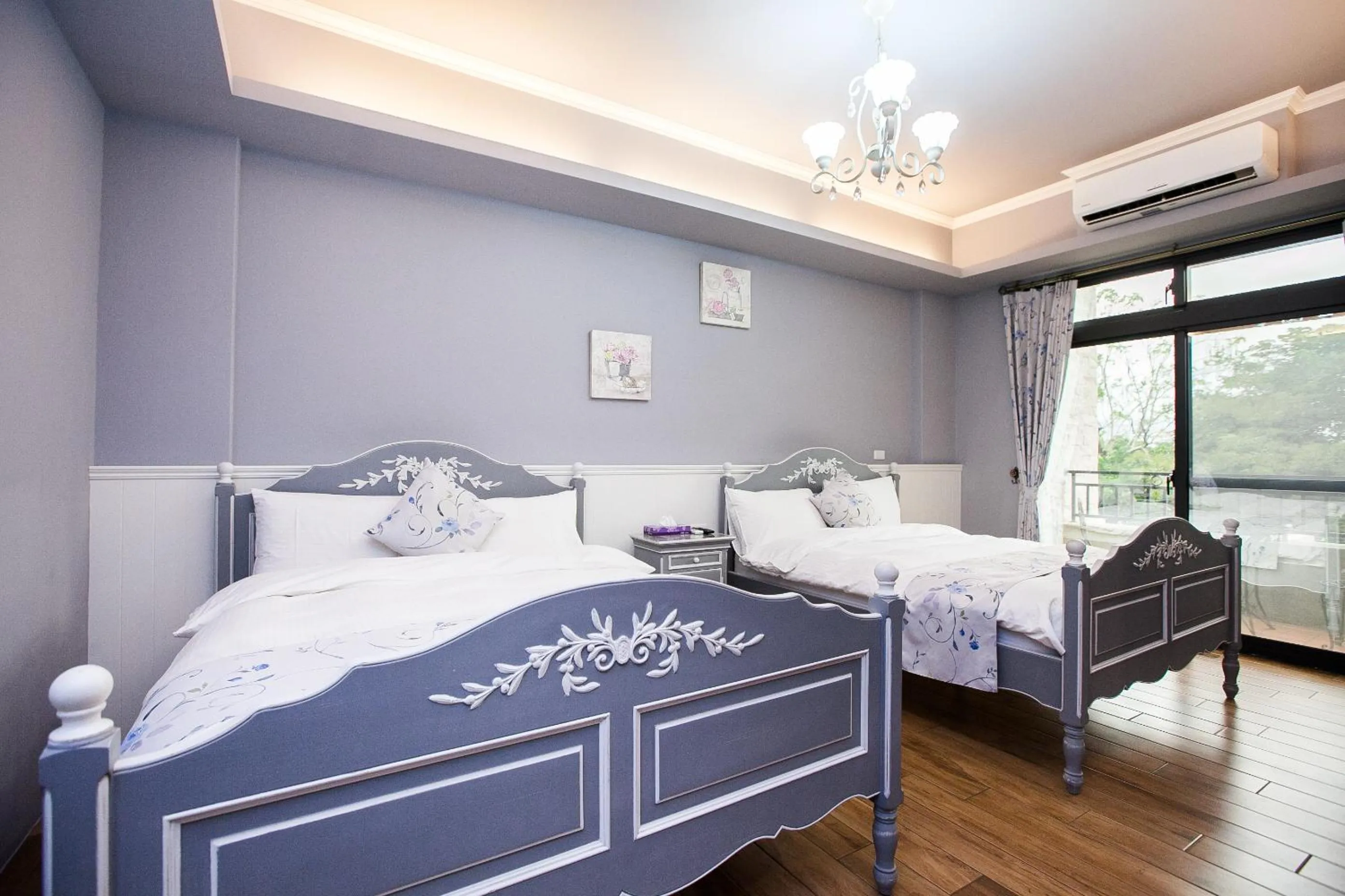 Deluxe Quadruple Room in Iris Guest House