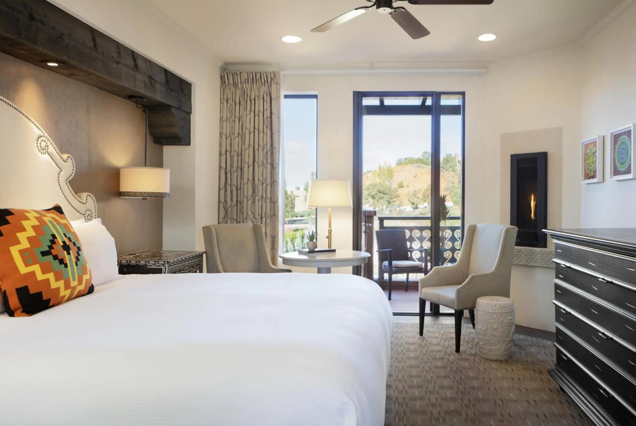 Grove Signature King Suite With Red Rock View in The Wilde Resort and Spa