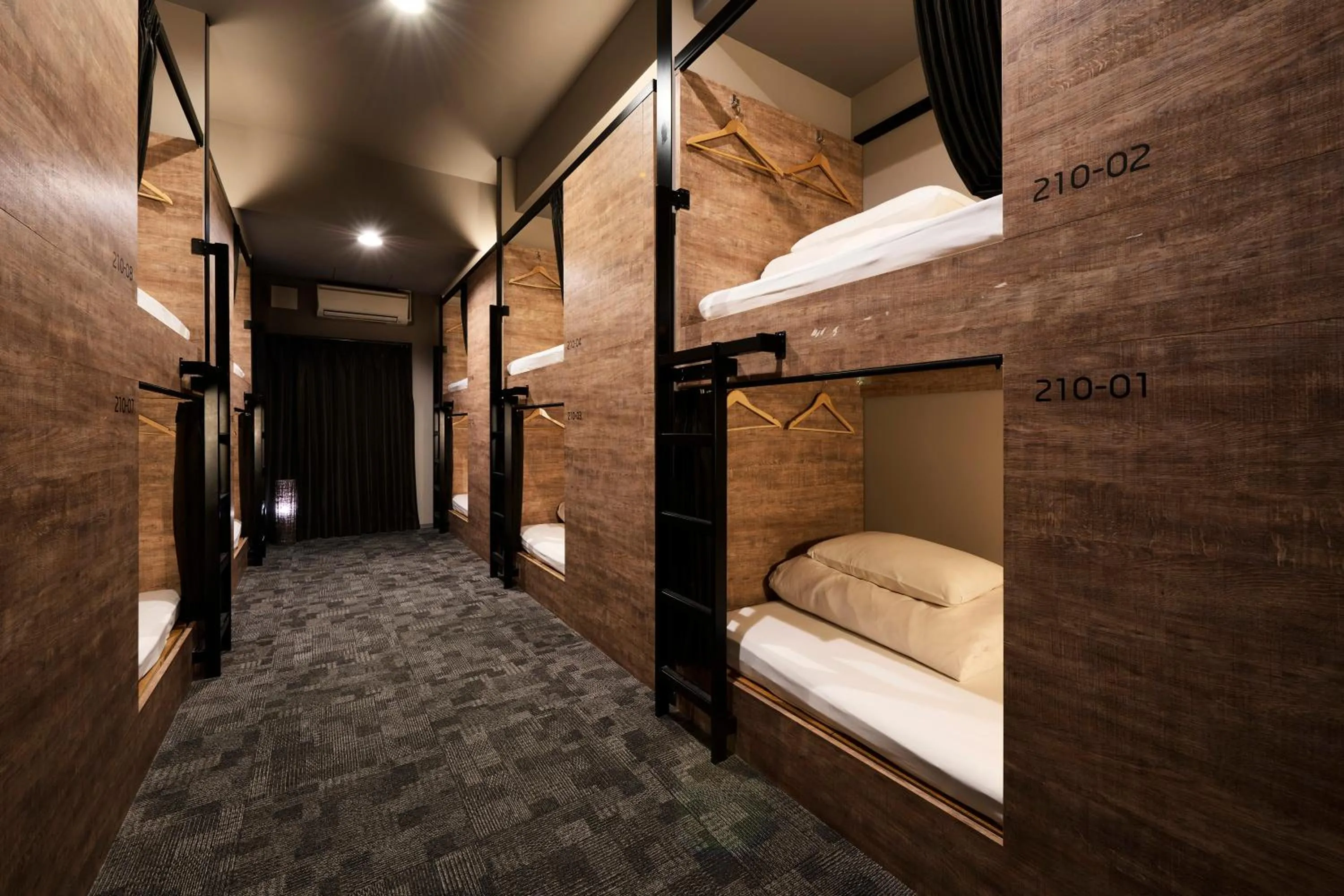 Bunk Bed in Female Dormitory Room   in montan HAKATA