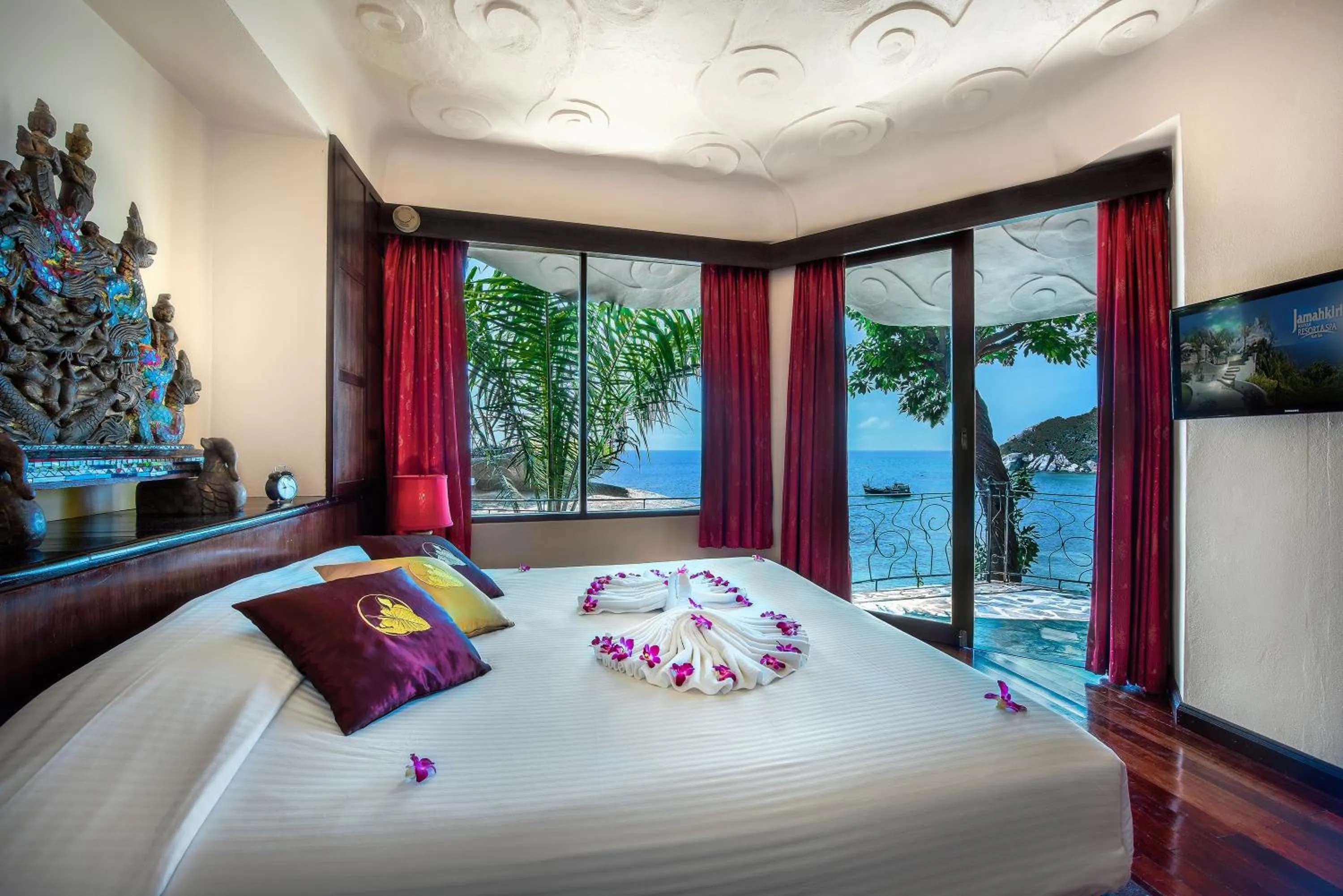 Deluxe Suite Pavilion with Sea View in Jamahkiri Dive Resort & Spa