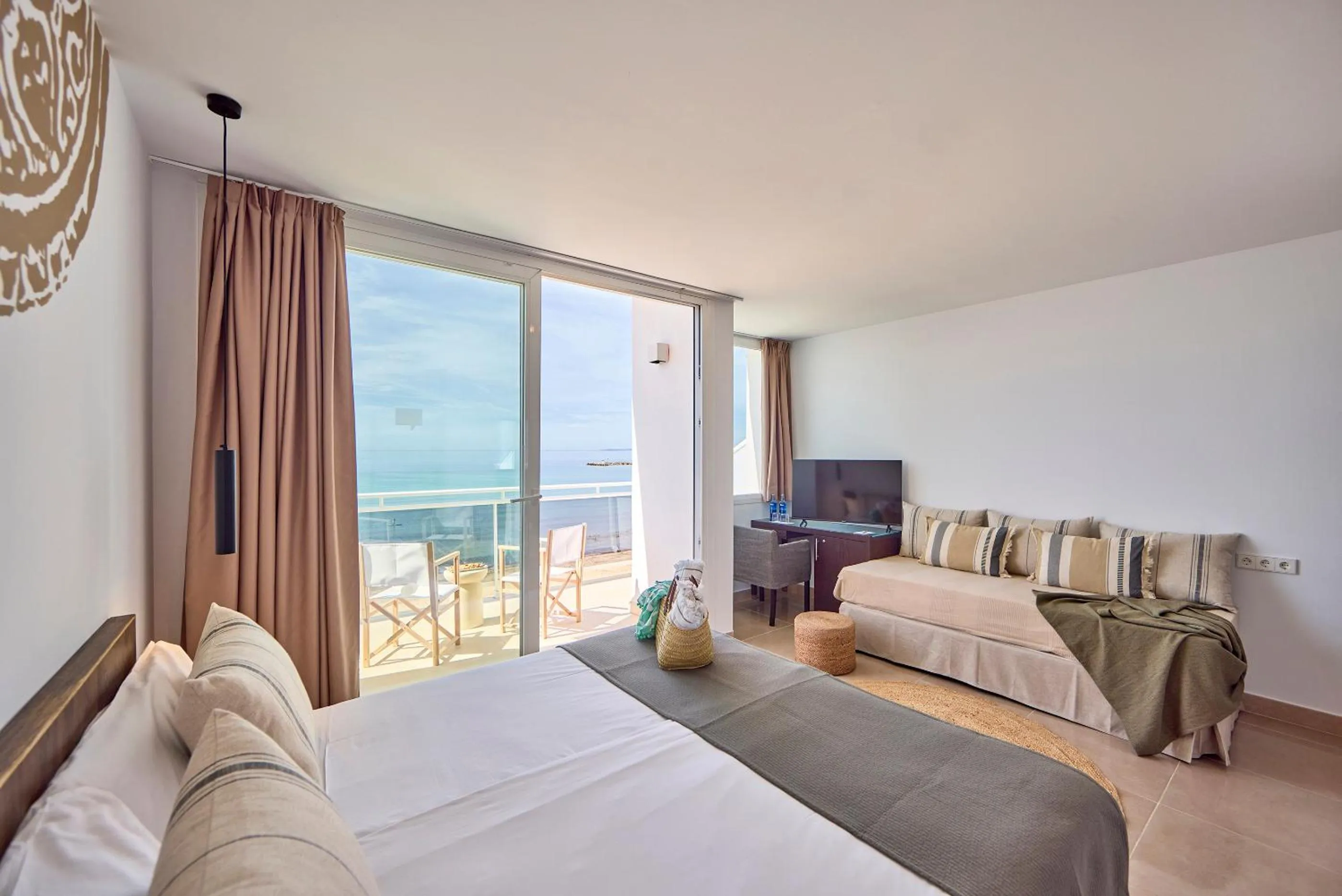 Mandala Triple Room with Sea View with Terrace in Sauló by Puro