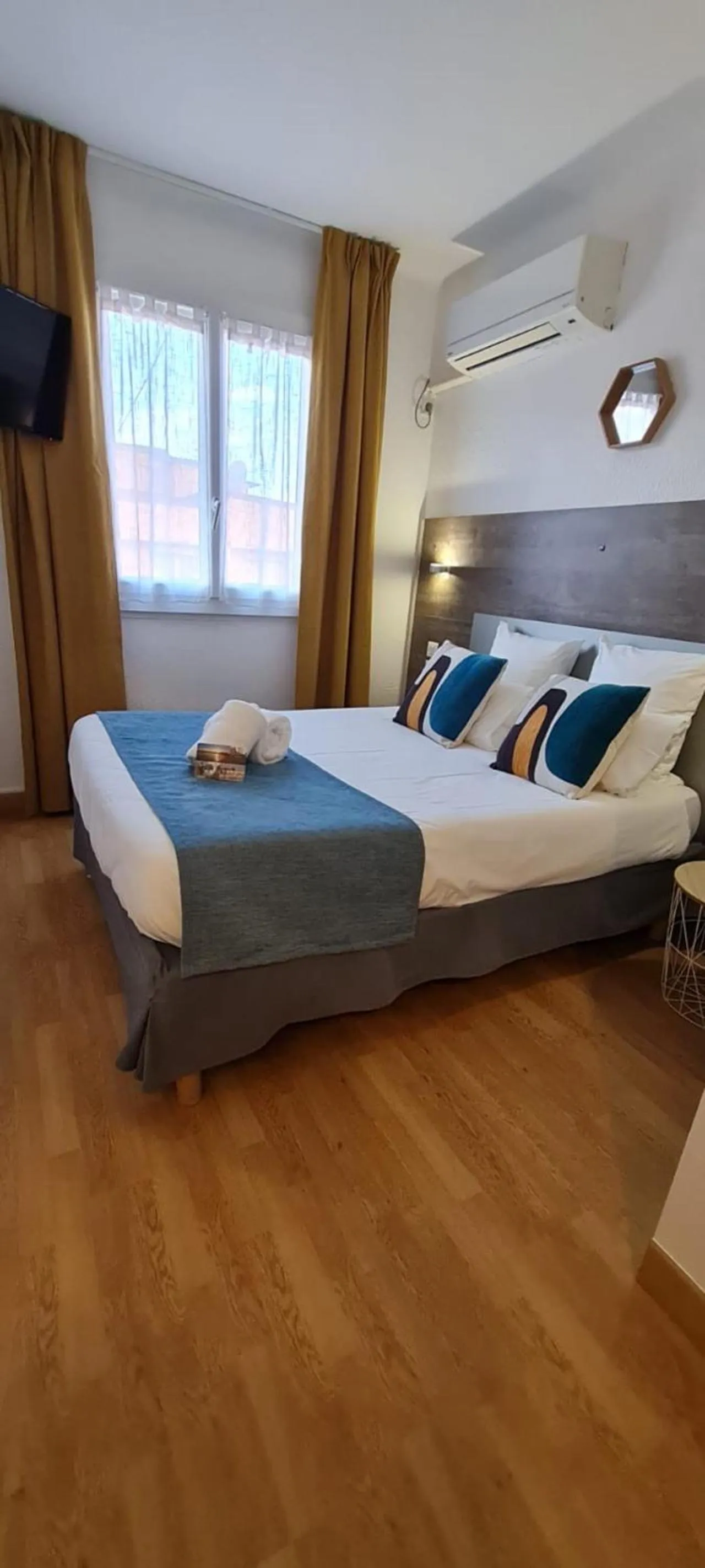 Budget Double Room in Hotel Saint Georges, Face à la mer