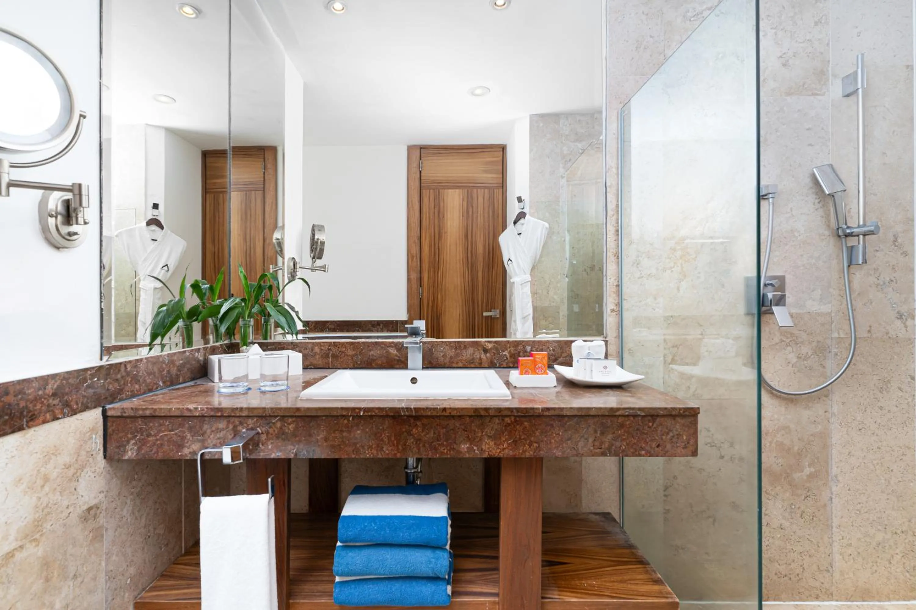 Altitude Junior Suite Swim Out Ocean Front Double - single occupancy in Krystal Grand Los Cabos - All Inclusive