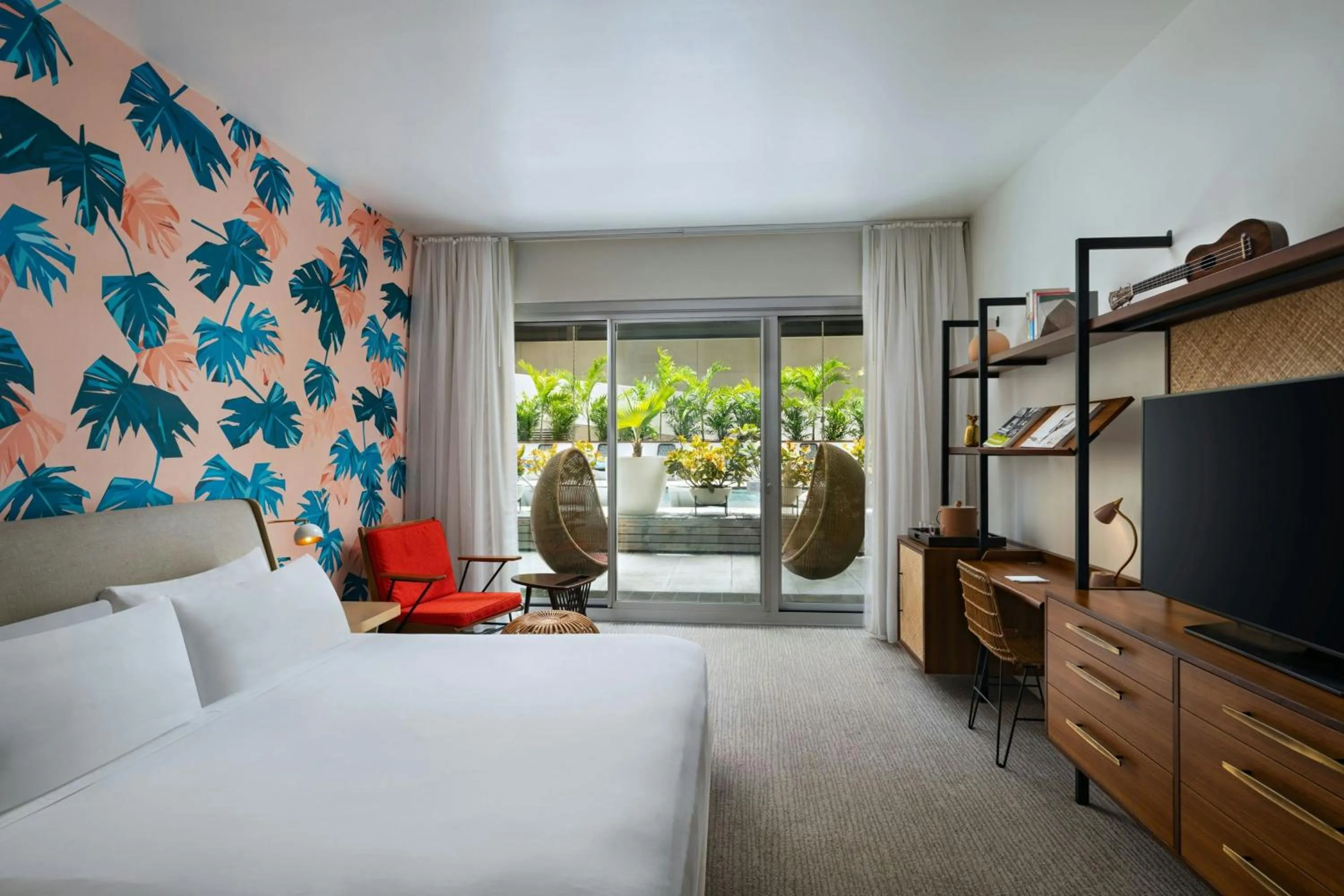 Pool Cabana, 1 King, Pool Access in The Laylow Waikiki, Autograph Collection