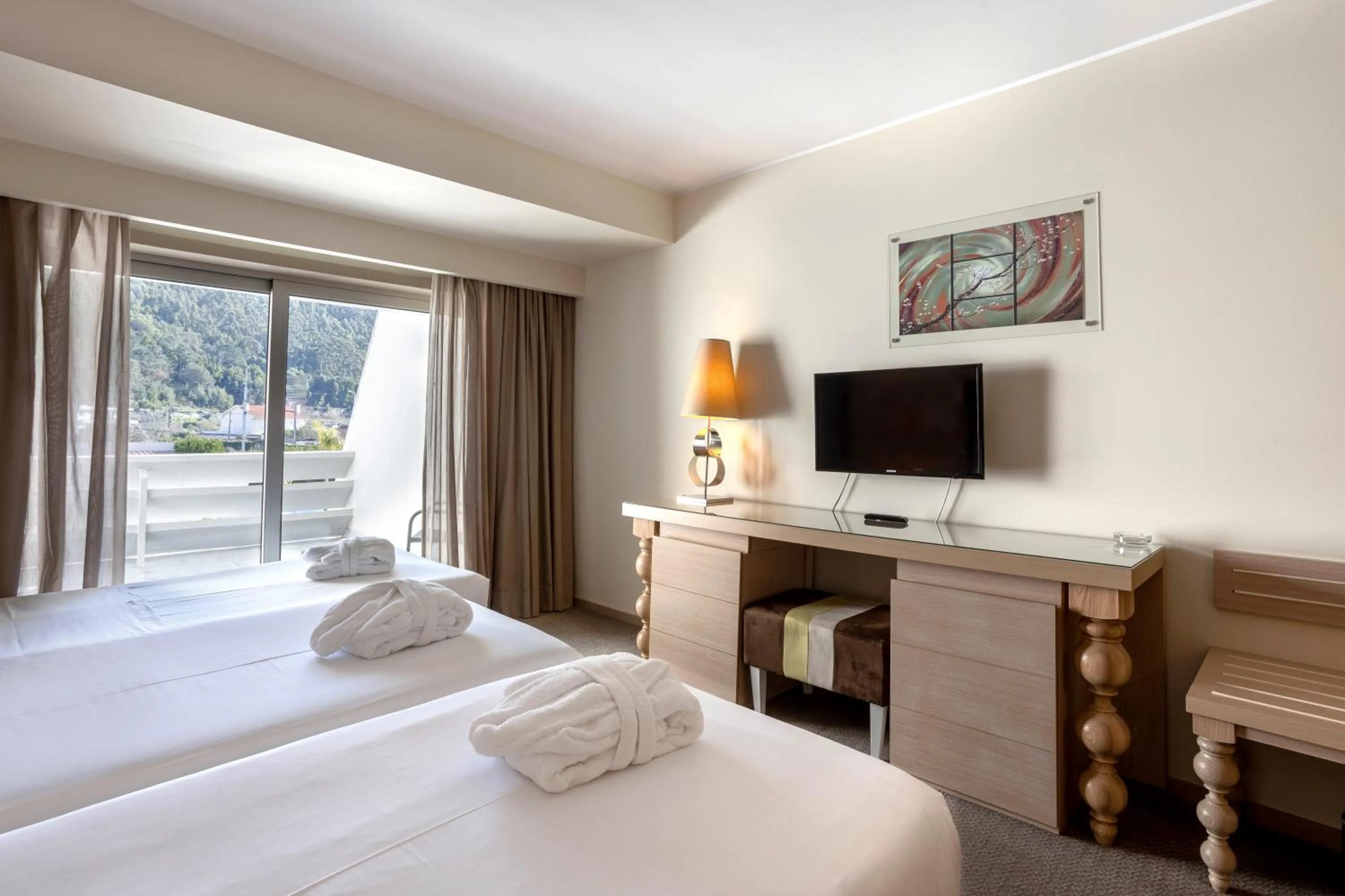 Triple Room with Spa Access in Hotel Porta do Sol Conference & SPA