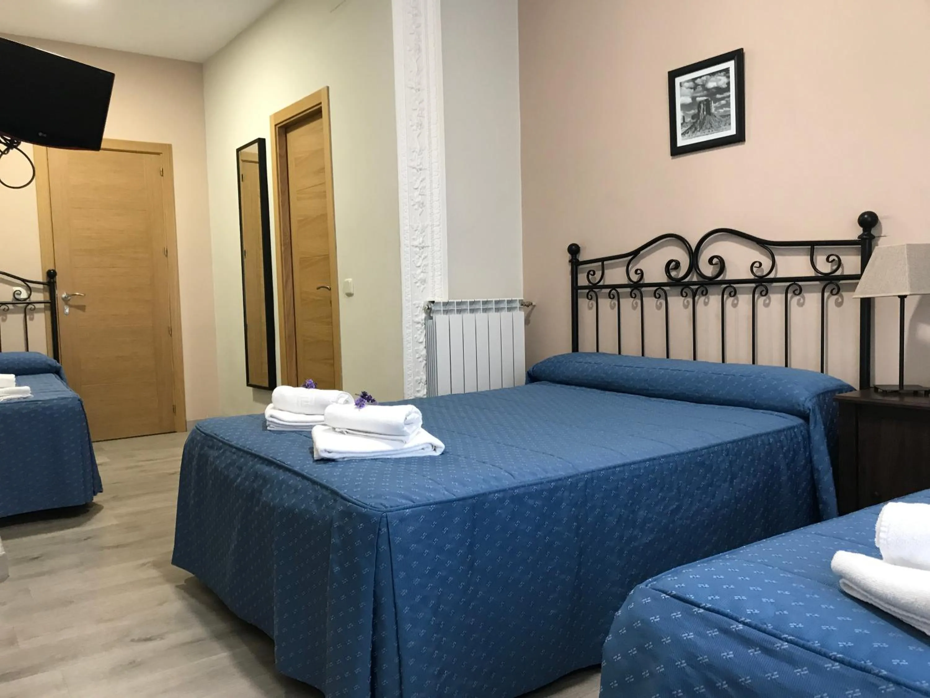 Quadruple Room in Hostal El Pilar