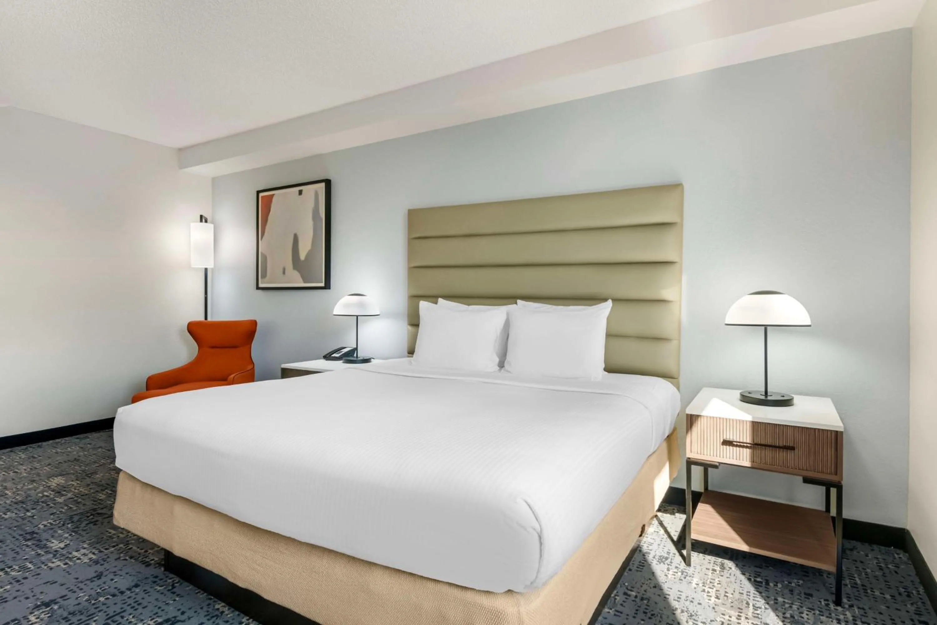 King Room - Non-Smoking in Best Western Plus Universal Inn - Free Shuttle to Universal Studios!