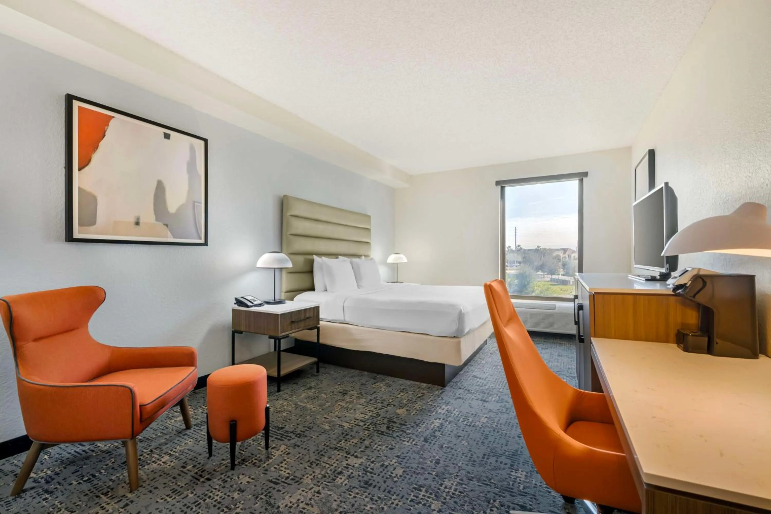 King Room with Roll-In Shower - Mobility Accessible in Best Western Plus Universal Inn - Free Shuttle to Universal Studios!