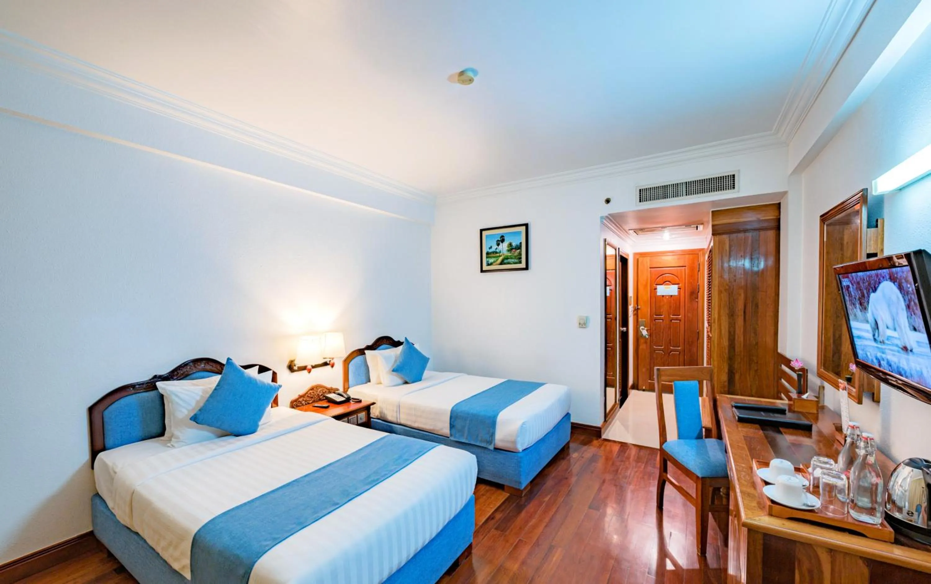 Superior Twin Room with City View in Hotel Somadevi Angkor Resort & Spa