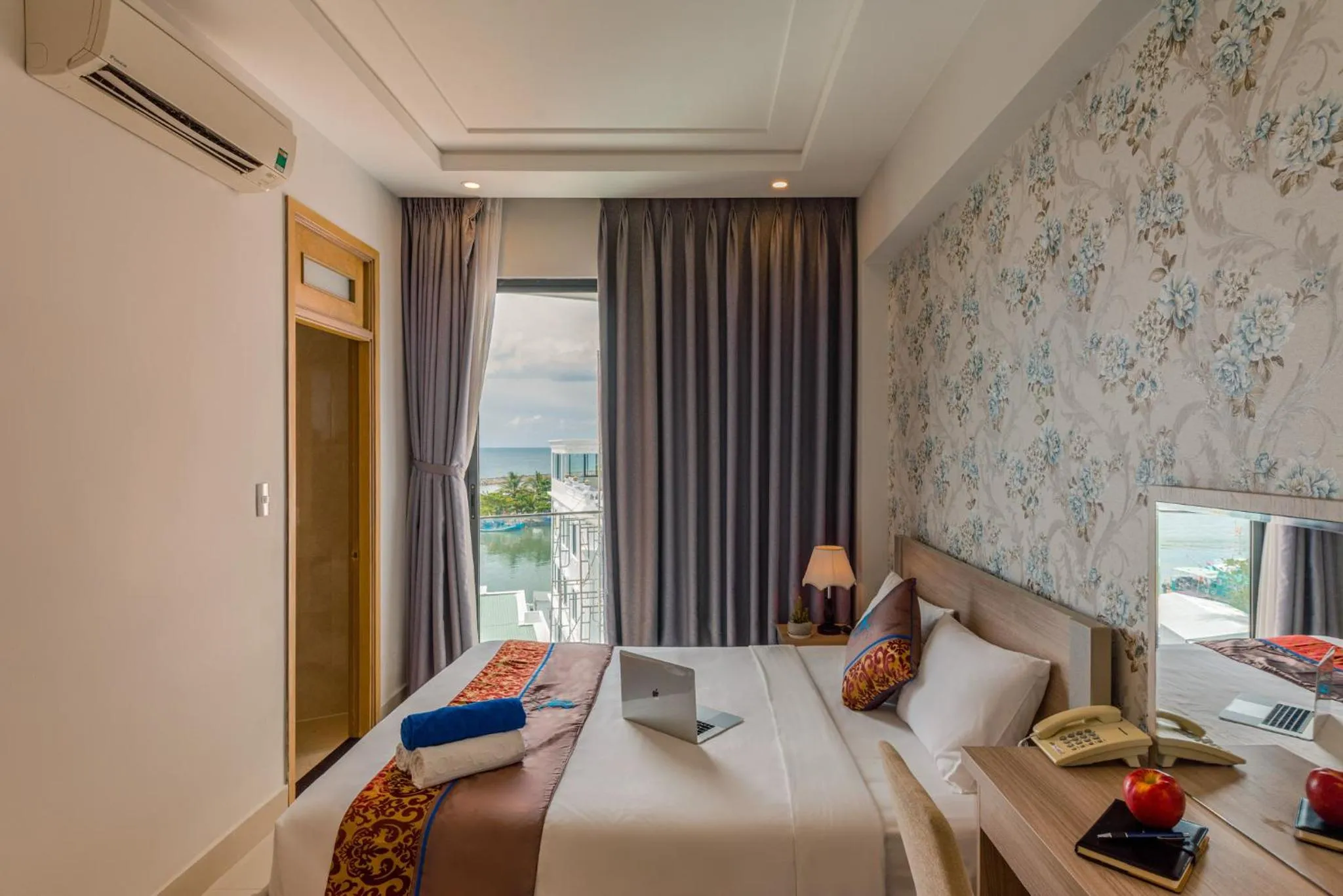 Deluxe Room in Nipola Hotel - Chợ Đêm Dương Đông Phú Quốc