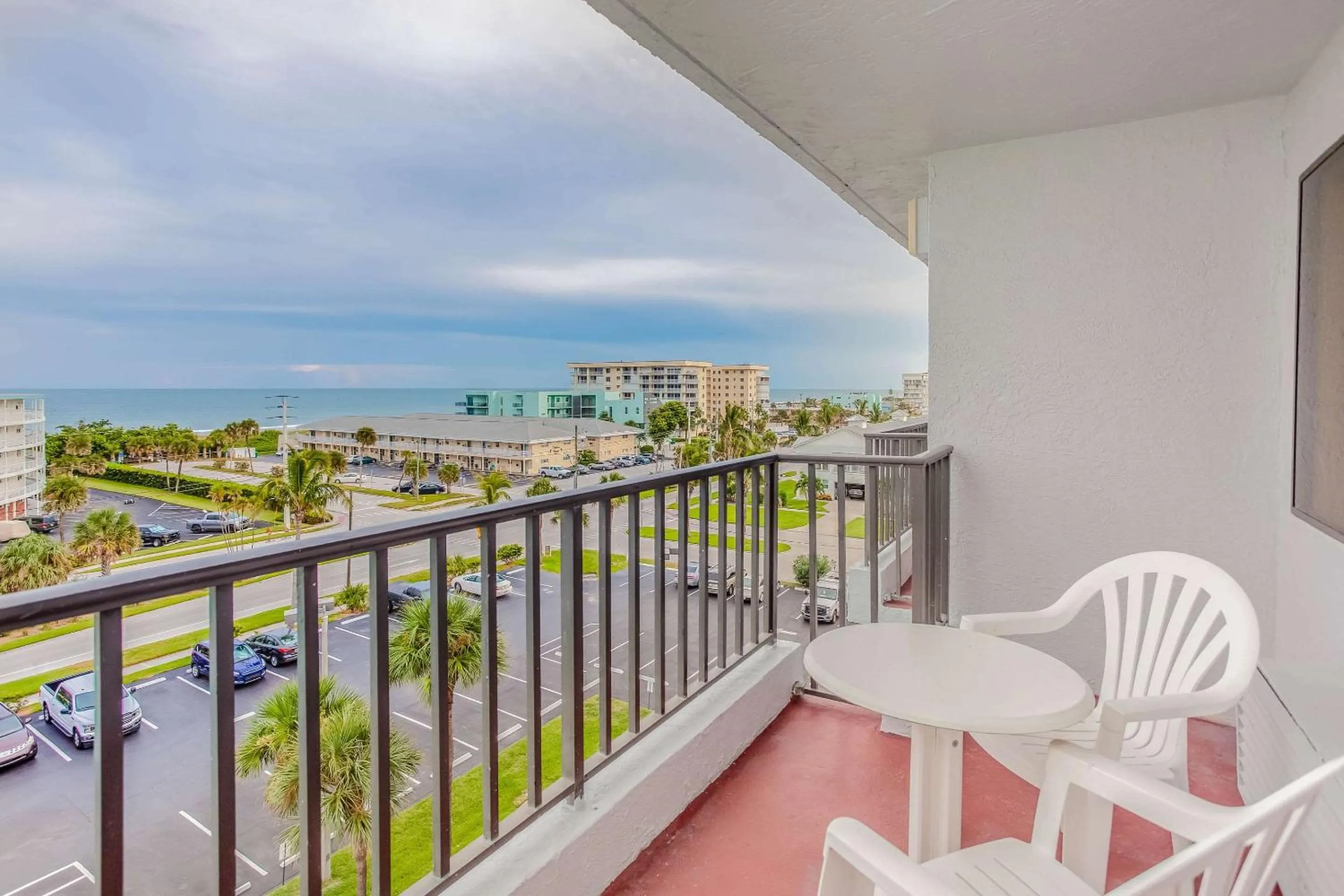 King Suite with Balcony in Beachside Hotel & Suites Cocoa Beach - Port Canaveral