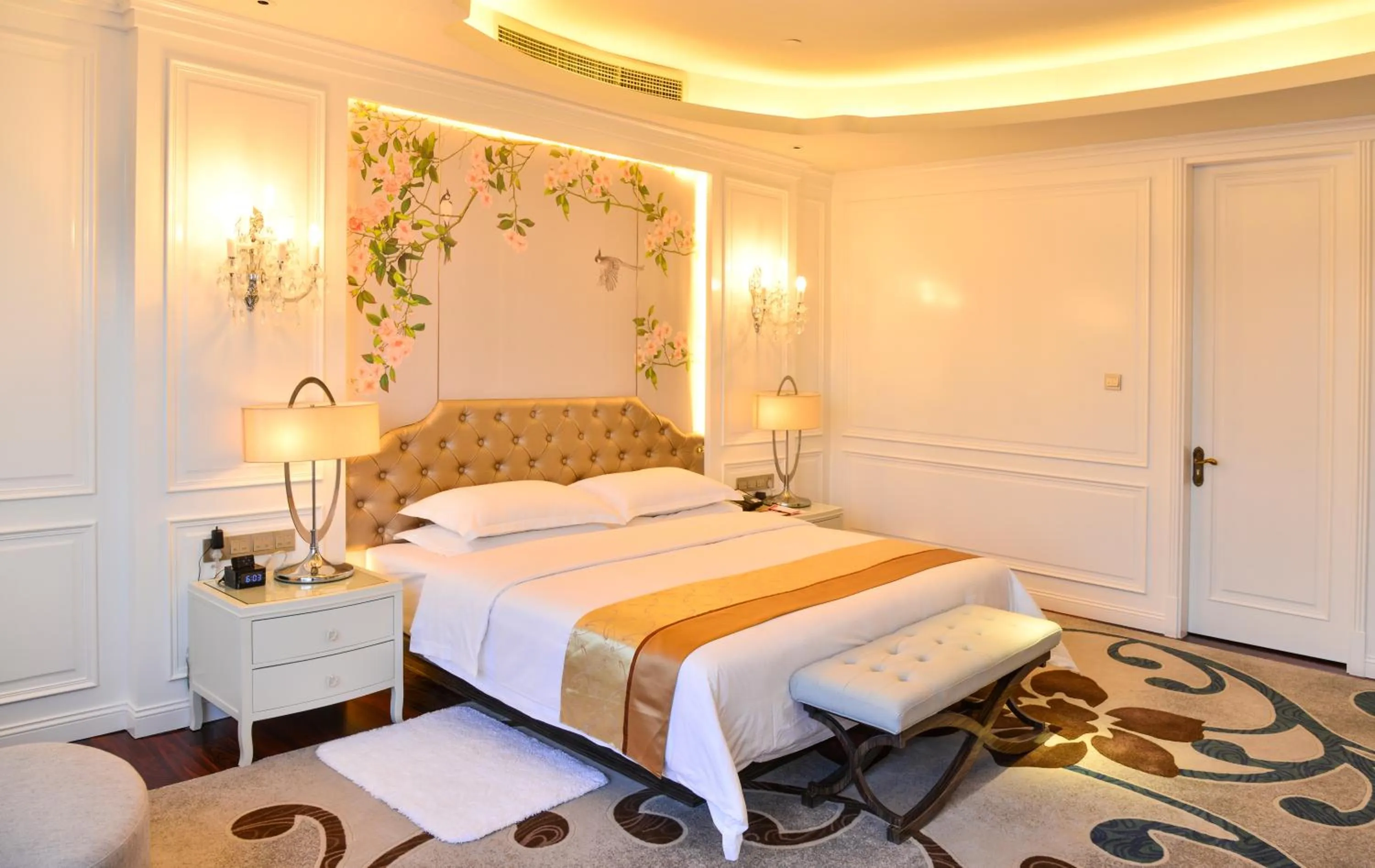 CEO Suite Room Smoking in Ramada Heze