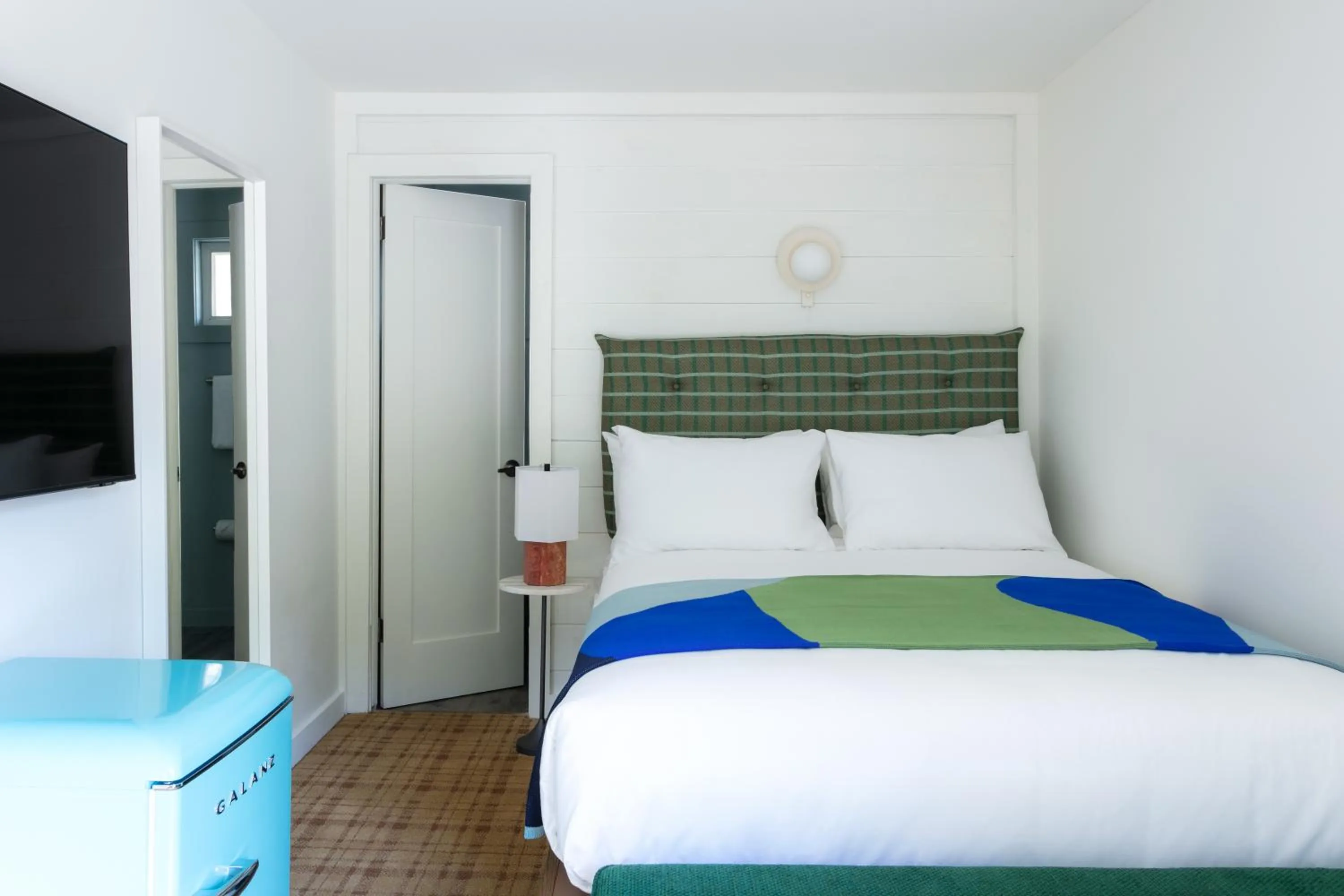 Cozy Queen in Outbound Stowe