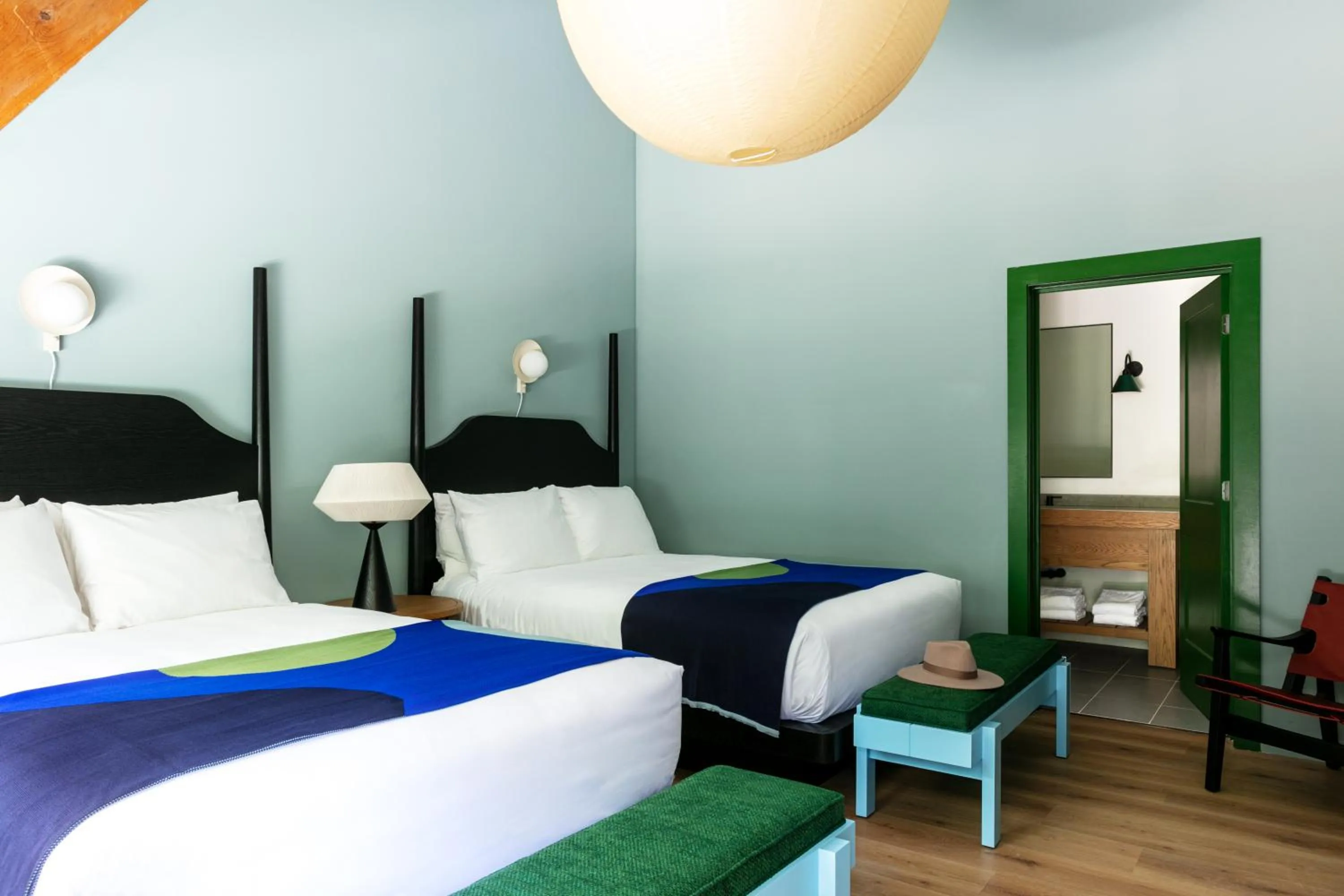 Pavilion Two Queen in Outbound Stowe