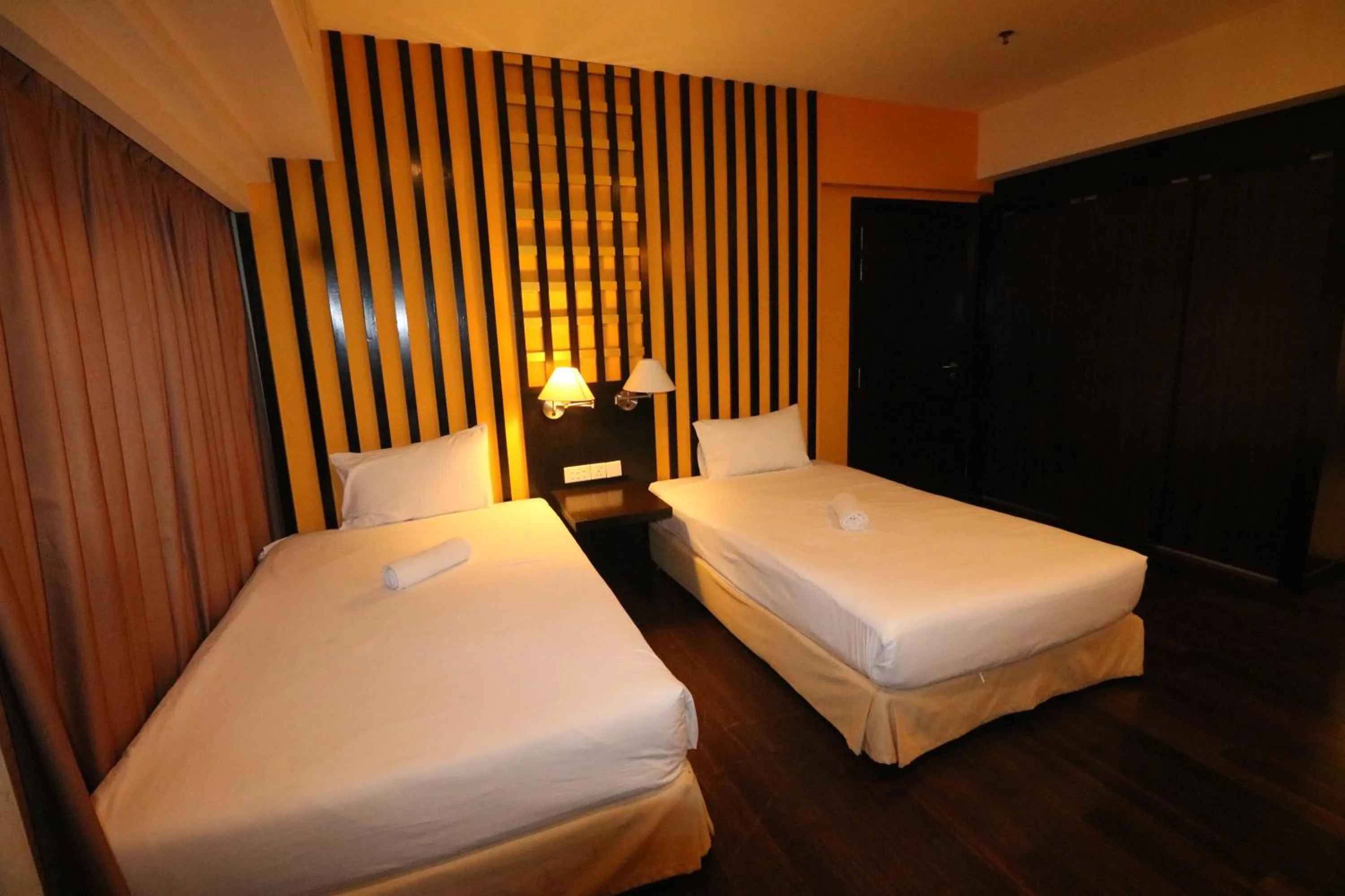Deluxe Twin Room in Raintree Resort Suites