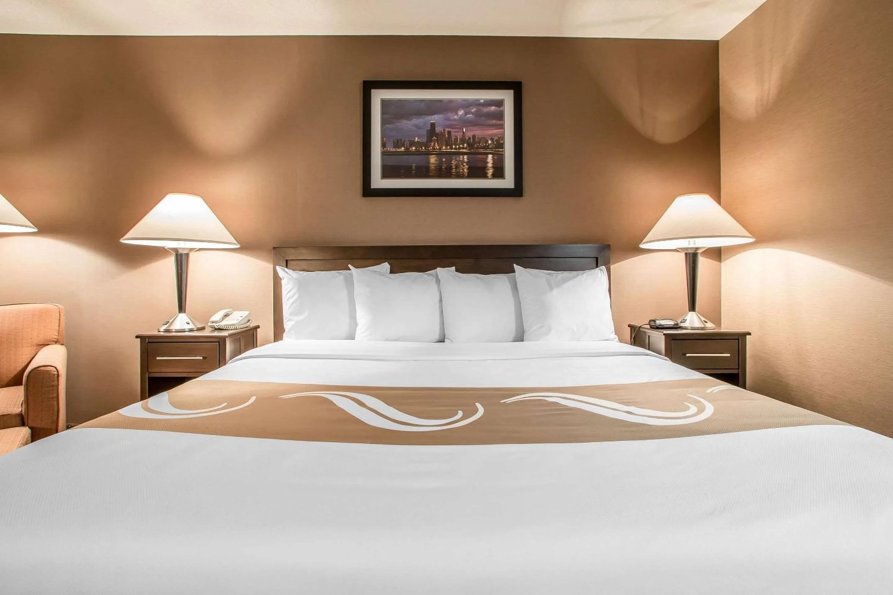 King Room - Non-Smoking in Quality Inn Elgin I-90